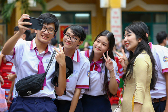 "Trường học hạnh phúc" nên bắt đầu từ đâu? - Ảnh 1. "Trường học hạnh phúc" nên bắt đầu từ đâu? - Ảnh 1.