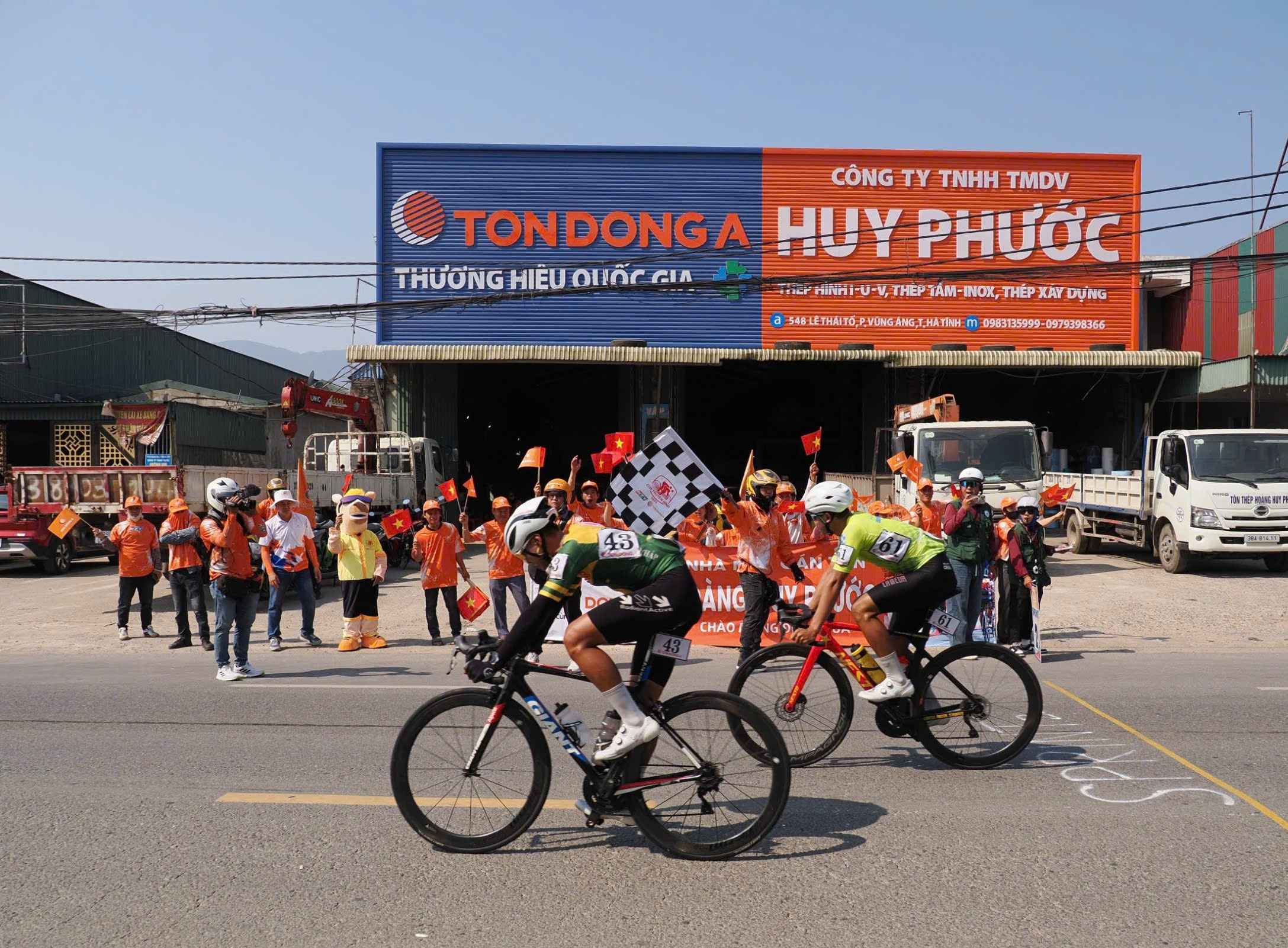 Chặng 7 cuộc đua xe đạp Cúp truyền hình TP HCM 2026: Đặng Thành Được tạm giữ Áo chấm đỏ - Ảnh 5.