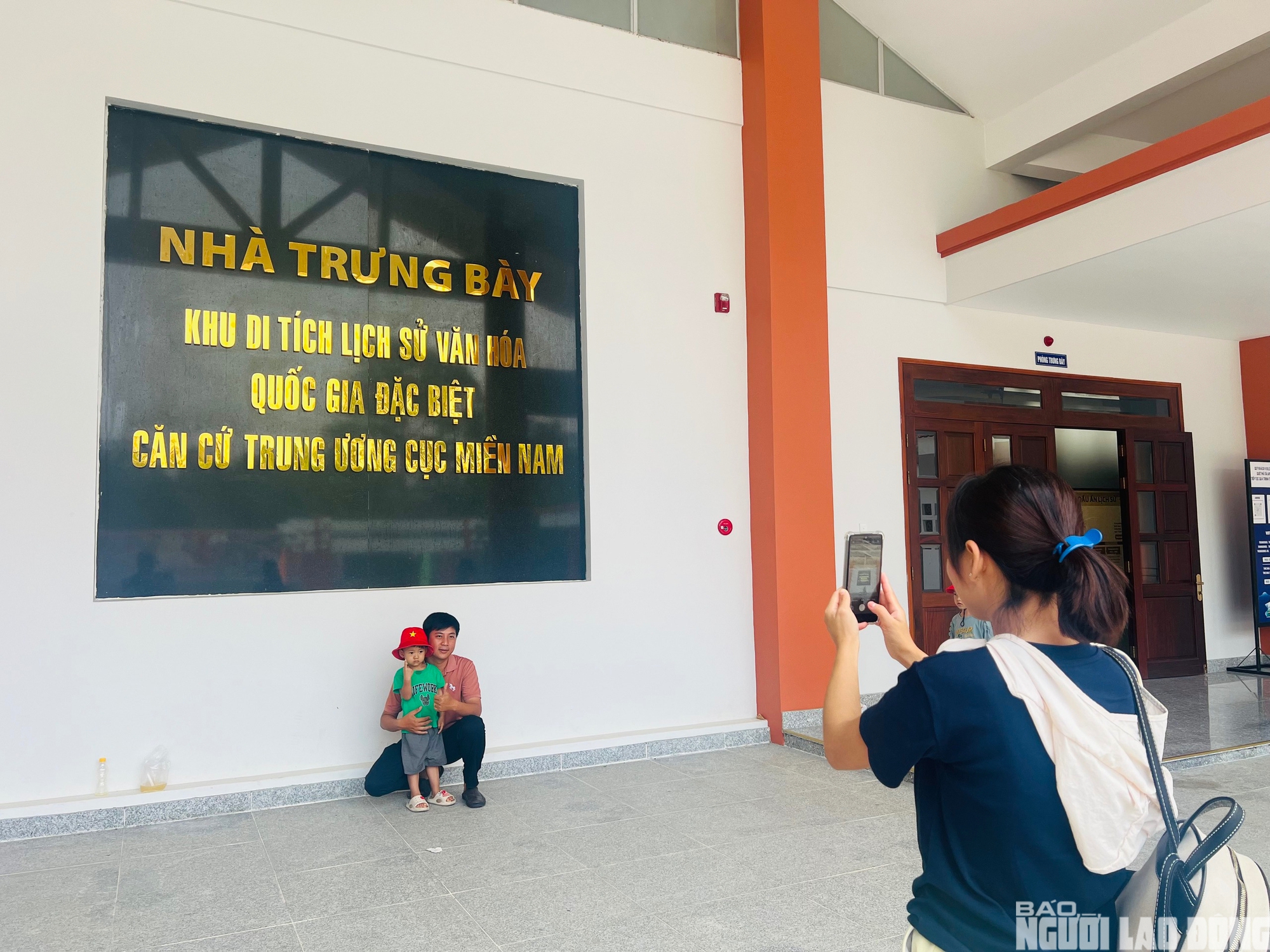 H&igrave;nh ảnh người d&acirc;n tham quan Căn cứ Trung ương Cục miền Nam dịp Lễ 30 - 4 - Ảnh 9.