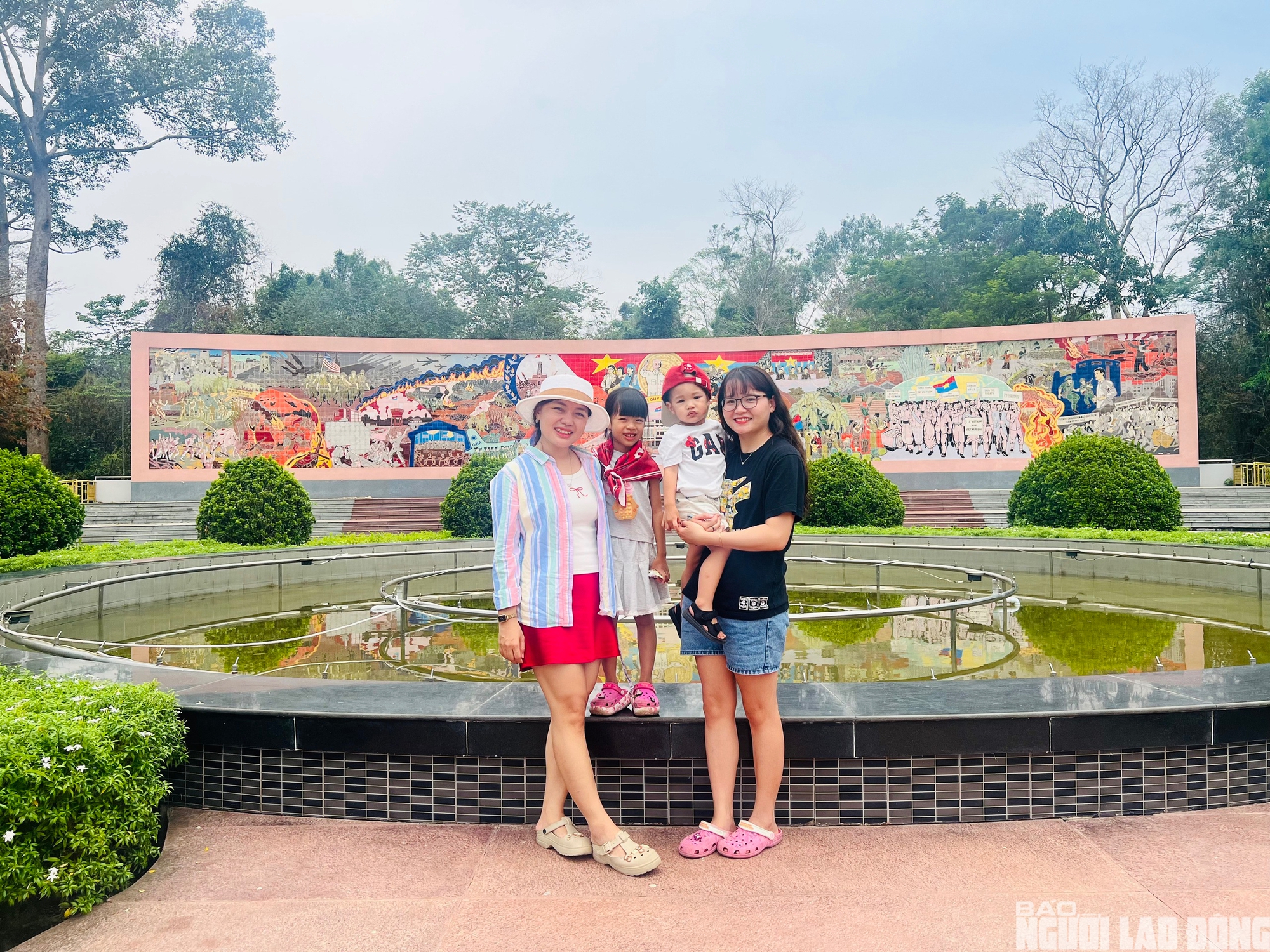 H&igrave;nh ảnh người d&acirc;n tham quan Căn cứ Trung ương Cục miền Nam dịp Lễ 30 - 4 - Ảnh 19.