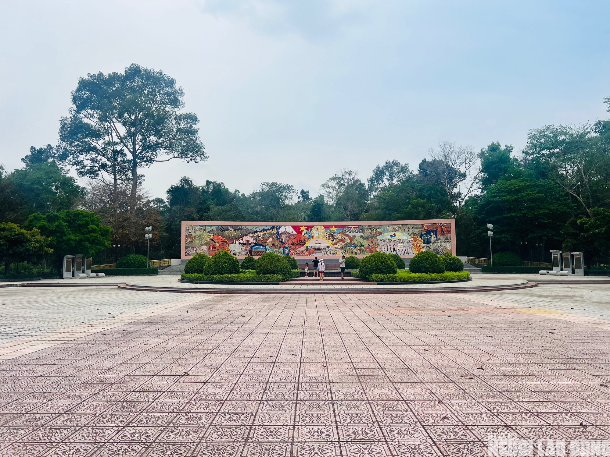 H&igrave;nh ảnh người d&acirc;n tham quan Căn cứ Trung ương Cục miền Nam dịp Lễ 30 - 4 - Ảnh 20.