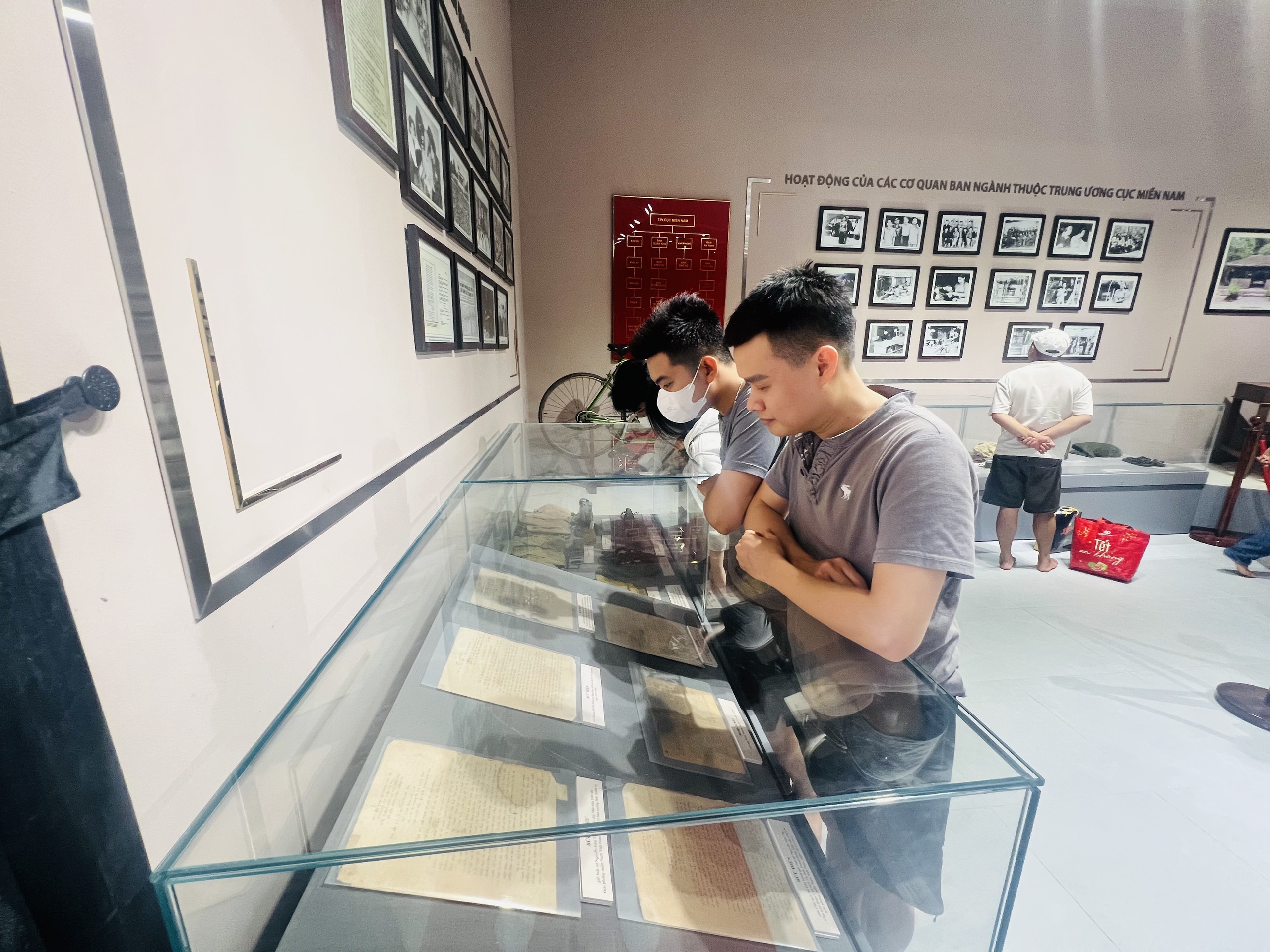 Tây Ninh đón hơn 300.000 lượt khách dịp lễ, Núi Bà Đen tiếp tục “hút khách” - Ảnh 4.