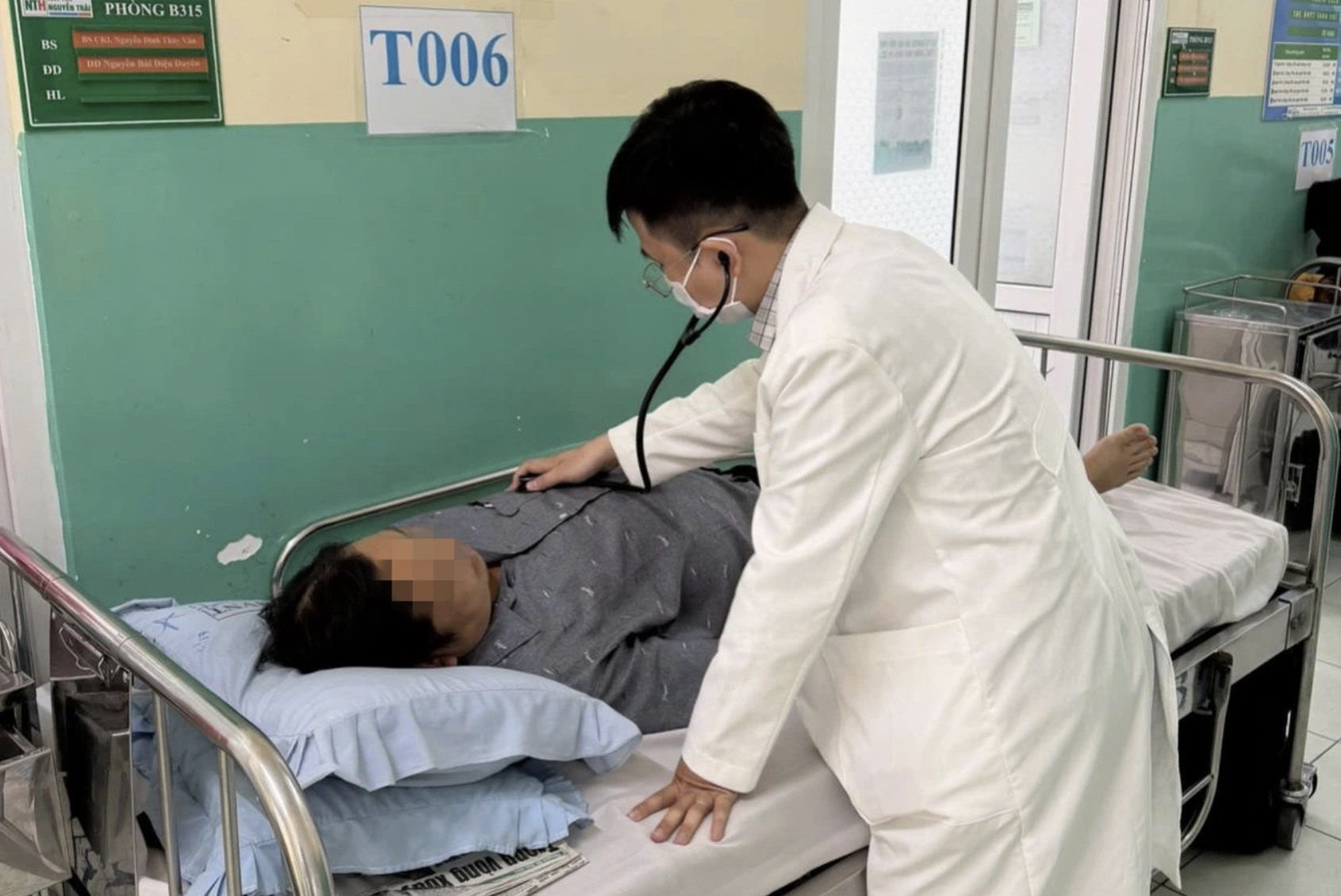 Cảnh báo viêm gan do rượu trong dịp lễ - Ảnh 1.