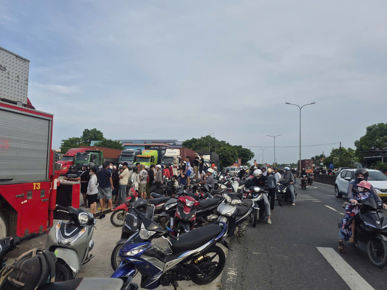NÓNG: Cháy ô tô tại cây xăng ở Đà Nẵng, 2 người tử vong trong xe - Ảnh 4.