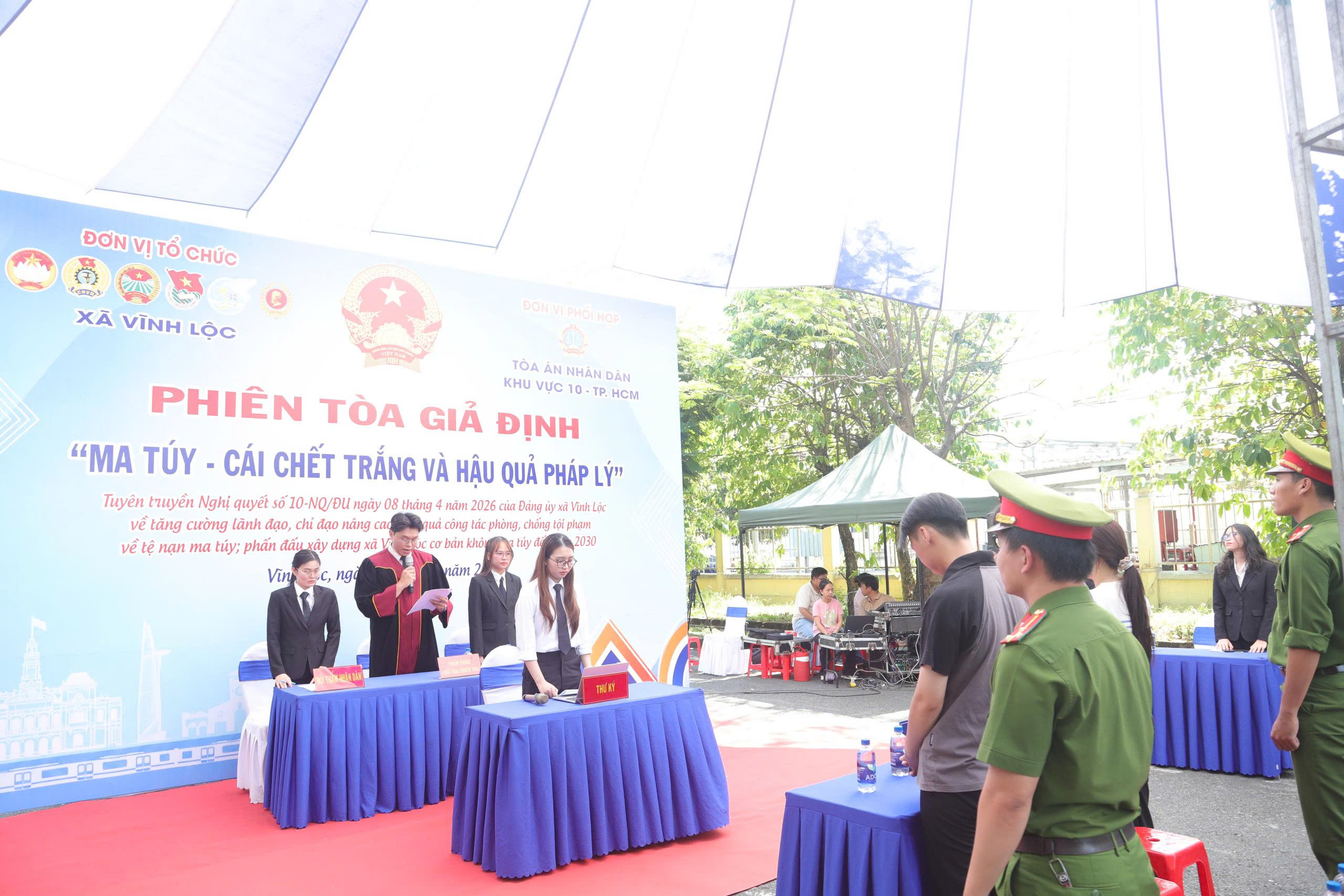 Xã Vĩnh Lộc tổ chức phiên tòa giả định tuyên truyền phòng, chống ma túy - Ảnh 1.
