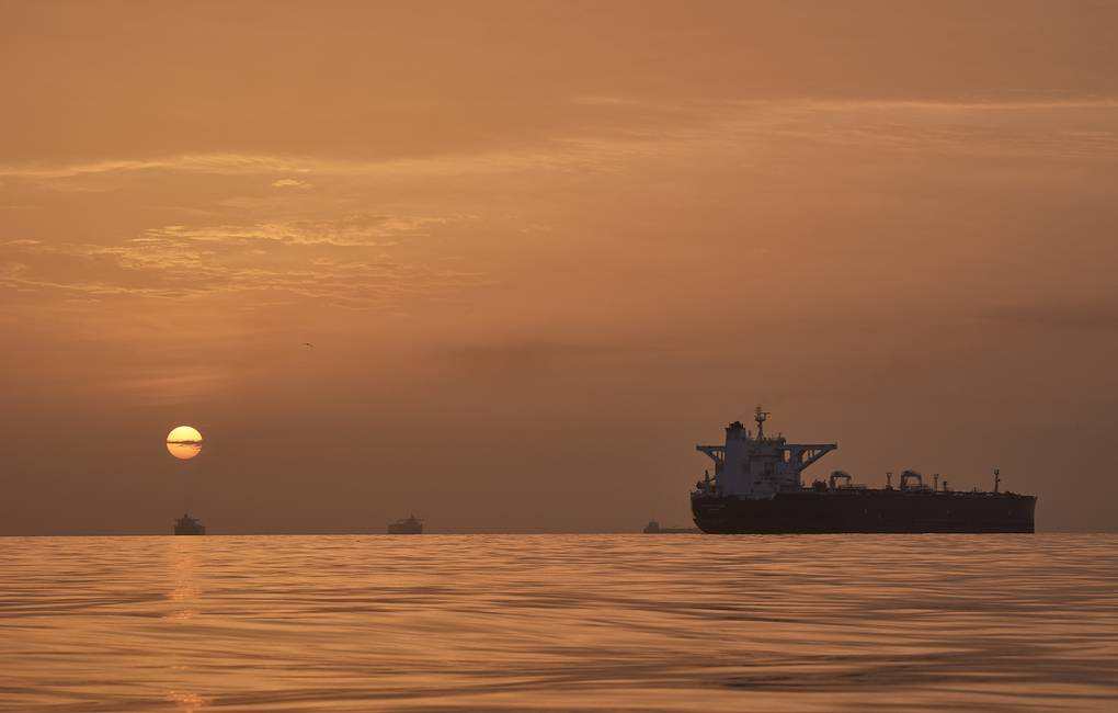 Iran hành động “gắt”, tàu hàng trúng đòn ở eo biển Hormuz