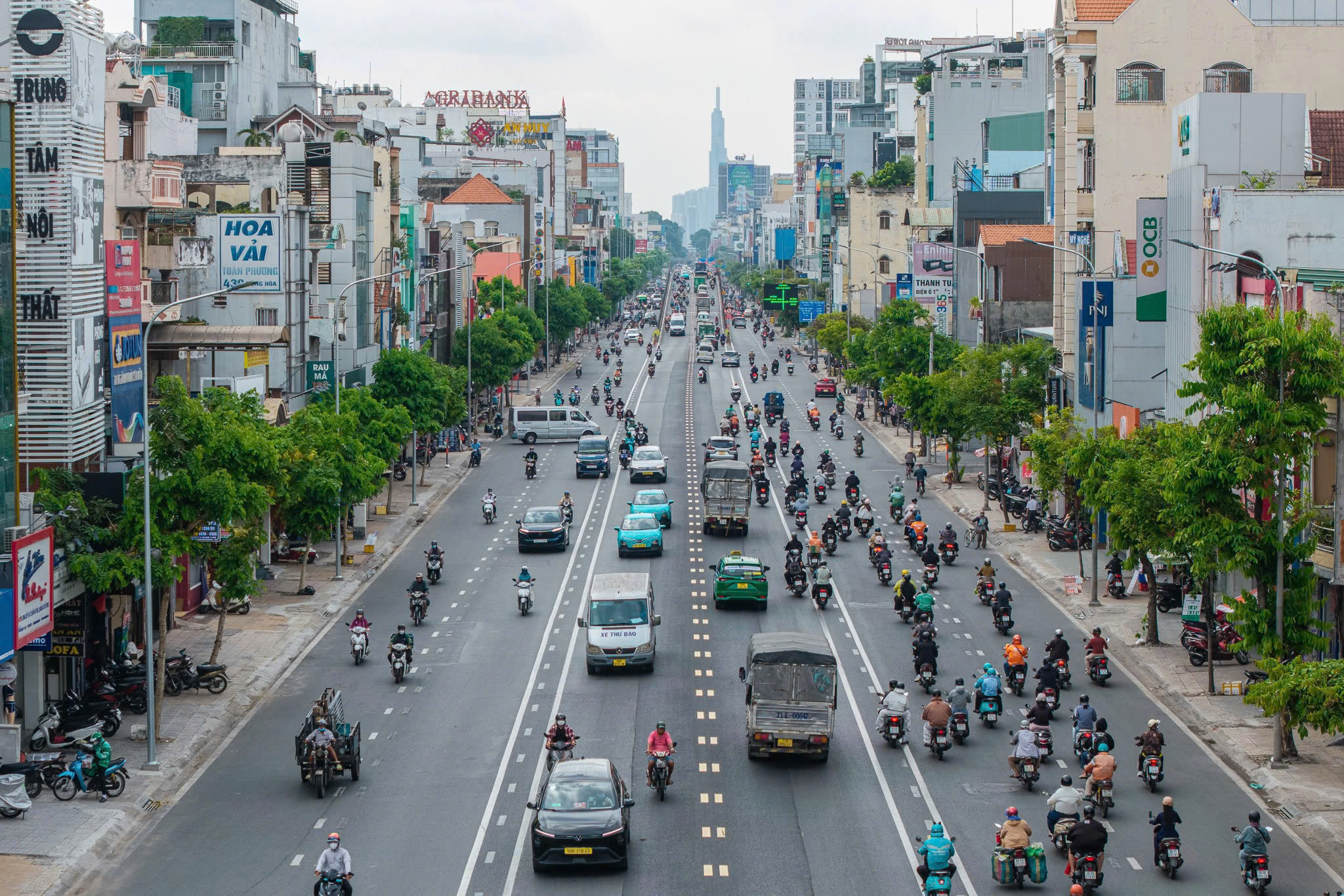 Linh hoạt phân luồng giao thông - Ảnh 1.