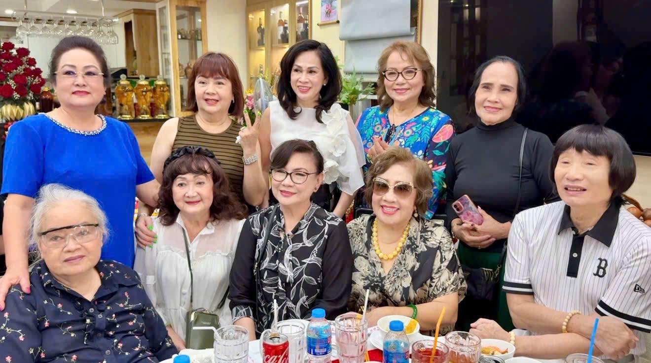 Lệ Thủy, Tô Kim Hồng, Trang Bích Liễu nhớ về Thanh Sang trong ngày giỗ - Ảnh 2.
