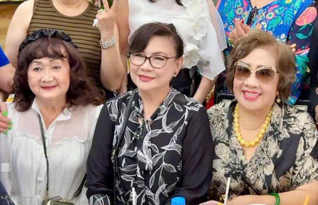 Lệ Thủy, T&ocirc; Kim Hồng, Trang B&iacute;ch Liễu nhớ về Thanh Sang trong ng&agrave;y giỗ - Ảnh 1.