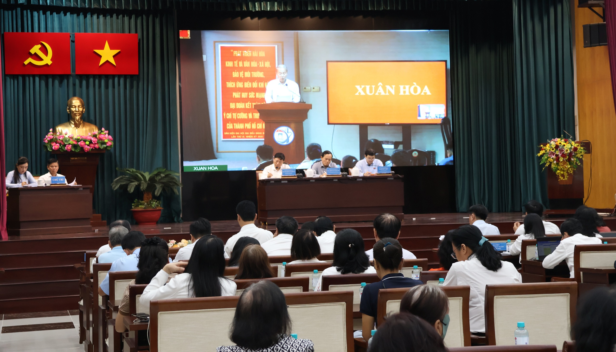 Cử tri TPHCM kiến nghị mạnh tay với thực phẩm bẩn, th&aacute;o gỡ quy hoạch treo - Ảnh 6.