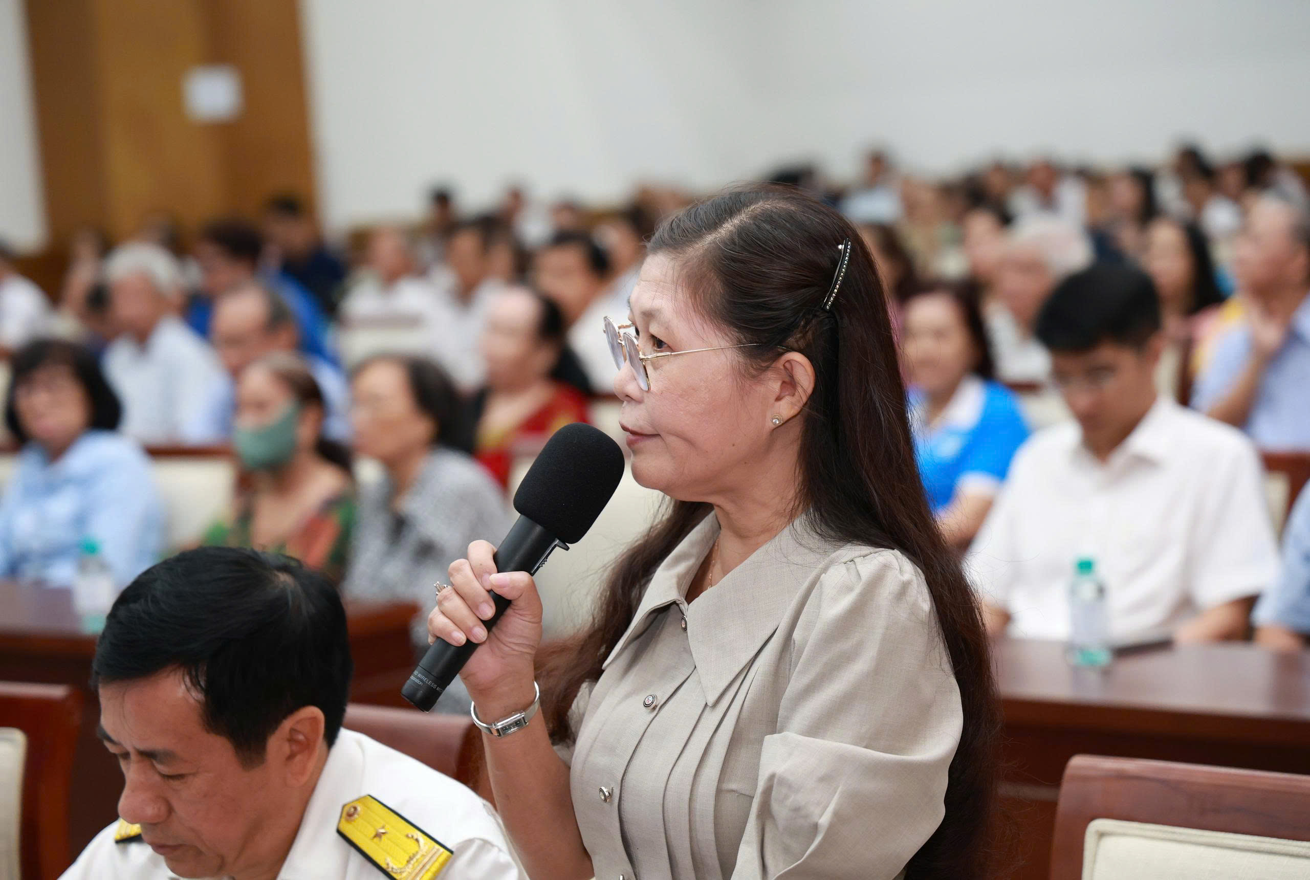 Cử tri TPHCM kiến nghị mạnh tay với thực phẩm bẩn, th&aacute;o gỡ quy hoạch treo - Ảnh 4.