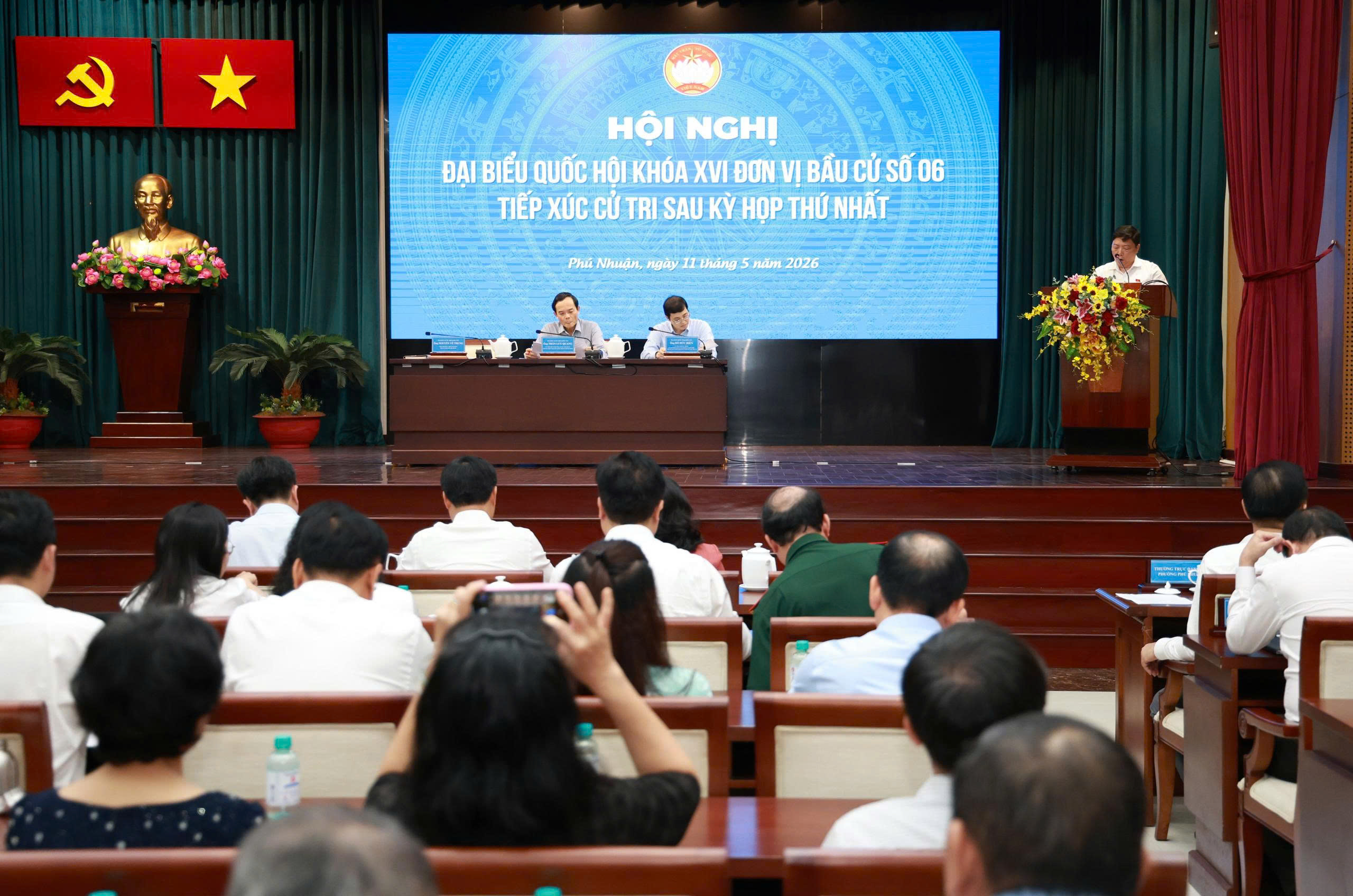 Cử tri TPHCM kiến nghị mạnh tay với thực phẩm bẩn, th&aacute;o gỡ quy hoạch treo - Ảnh 5.