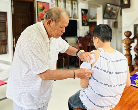Nối xương bằng b&agrave;i thuốc gia truyền - Ảnh 1.