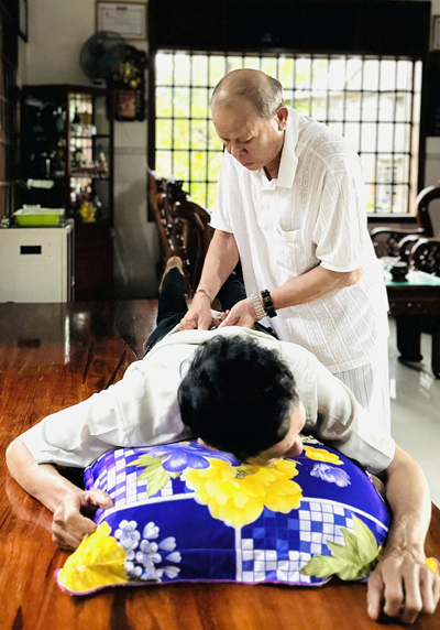 Nối xương bằng b&agrave;i thuốc gia truyền - Ảnh 2.