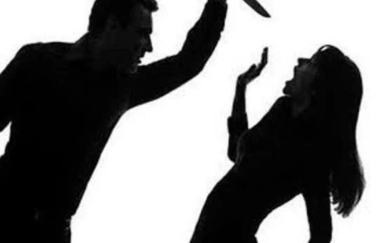 Người phụ nữ tử vong ở phòng ngủ với nhiều vết đâm, công an truy tìm chồng cũ - Ảnh 1.
