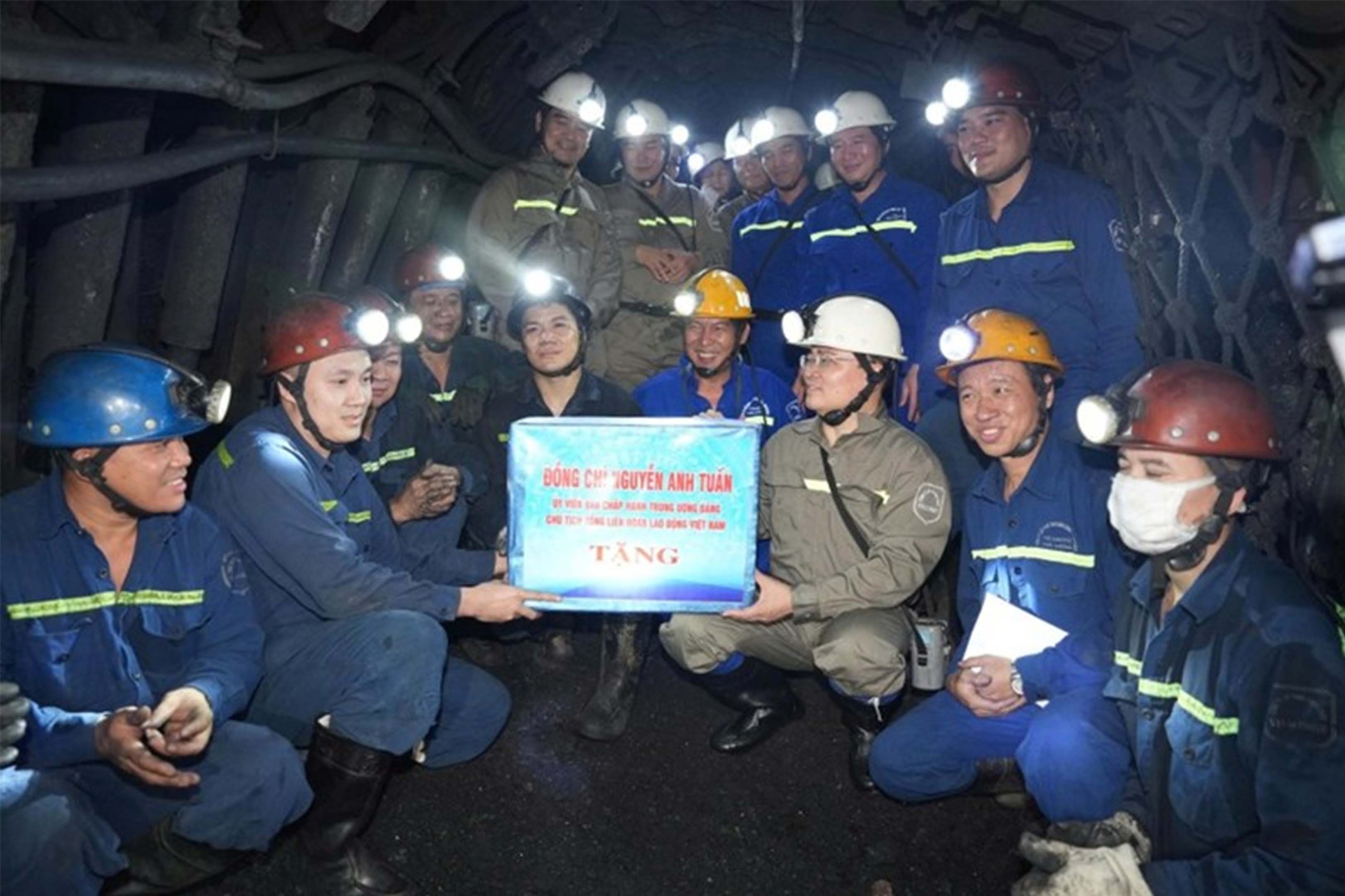 Báo in ngày 13-5: Từ ngày 21-5: Bắt buộc dùng hệ thống khai báo lưu trú mới - Ảnh 4.