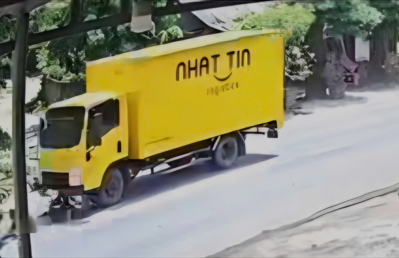 Va chạm xe thư báo tại Quảng Trị khiến 2 người thương vong nghiêm trọng - Ảnh 1.