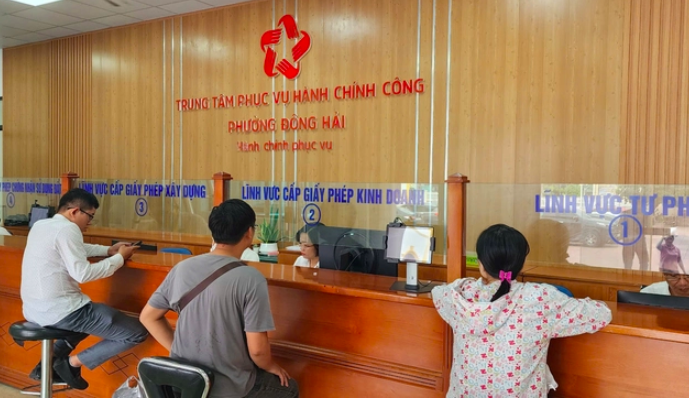Tỉnh nào dẫn đầu về chỉ số công chức có thái độ lịch sự tôn trọng người dân 2025 - Ảnh 1. Tỉnh nào dẫn đầu về chỉ số công chức có thái độ lịch sự tôn trọng người dân 2025 - Ảnh 1.
