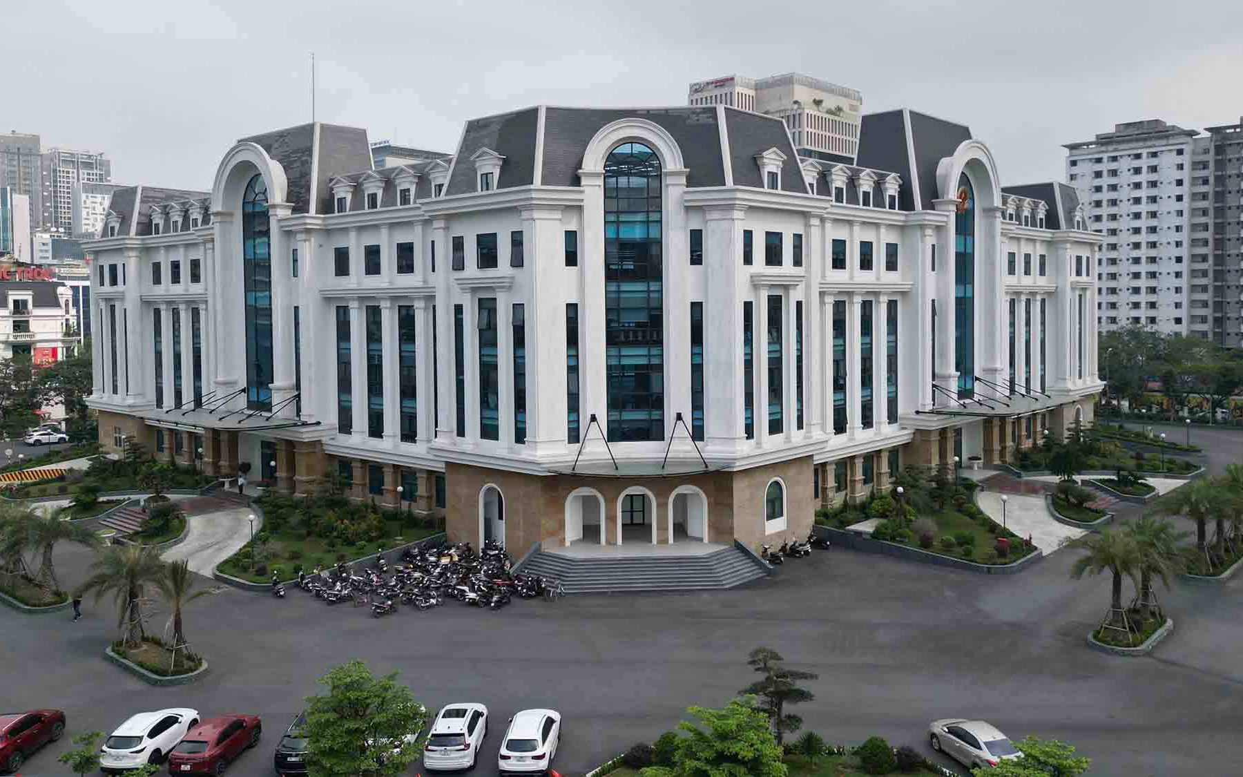 TPHCM yêu cầu tập trung xử lý dứt điểm vi phạm trong sử dụng nhà, đất công - Ảnh 2.