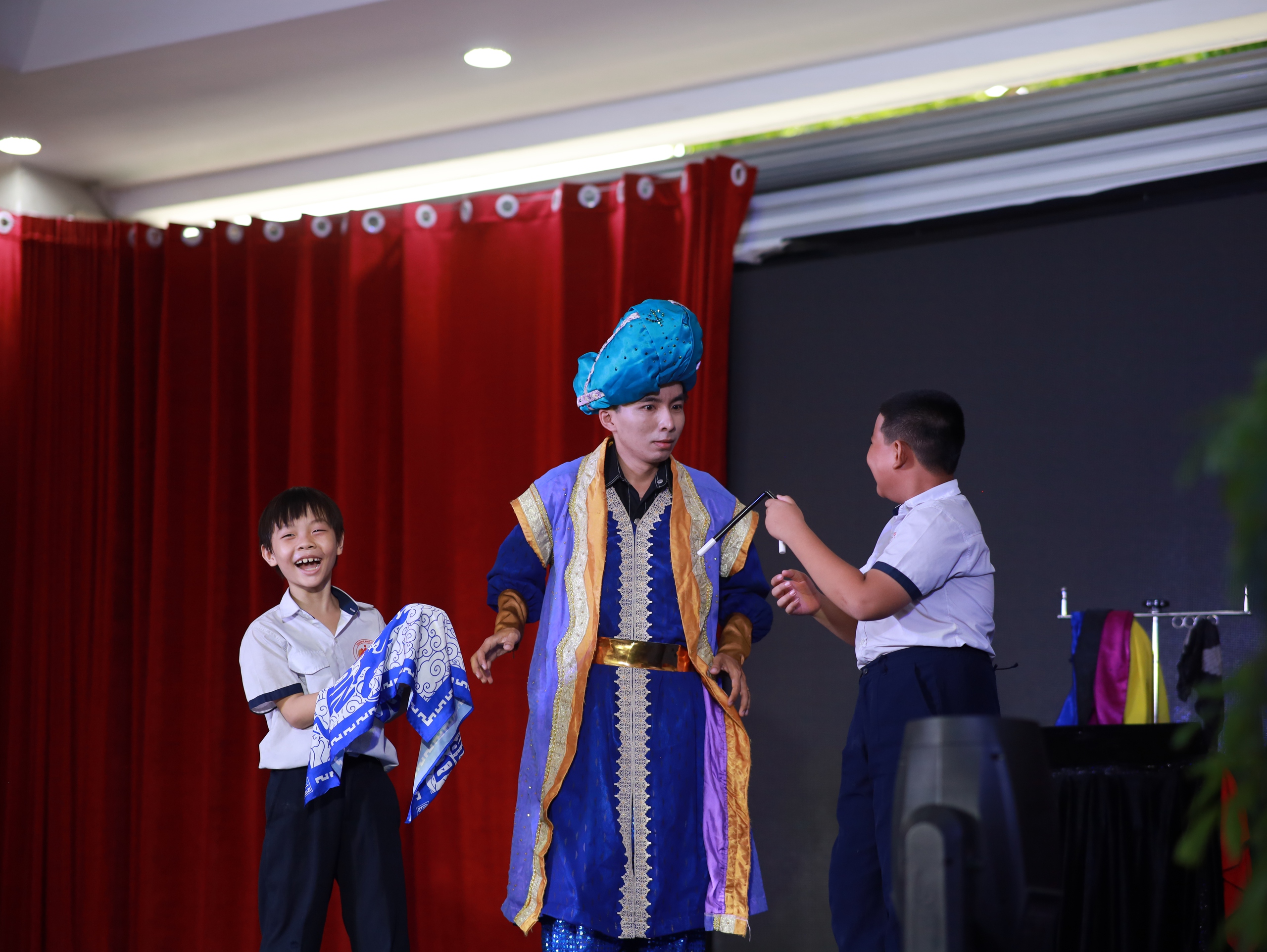 Phép màu từ sân khấu nhỏ - Ảnh 3.