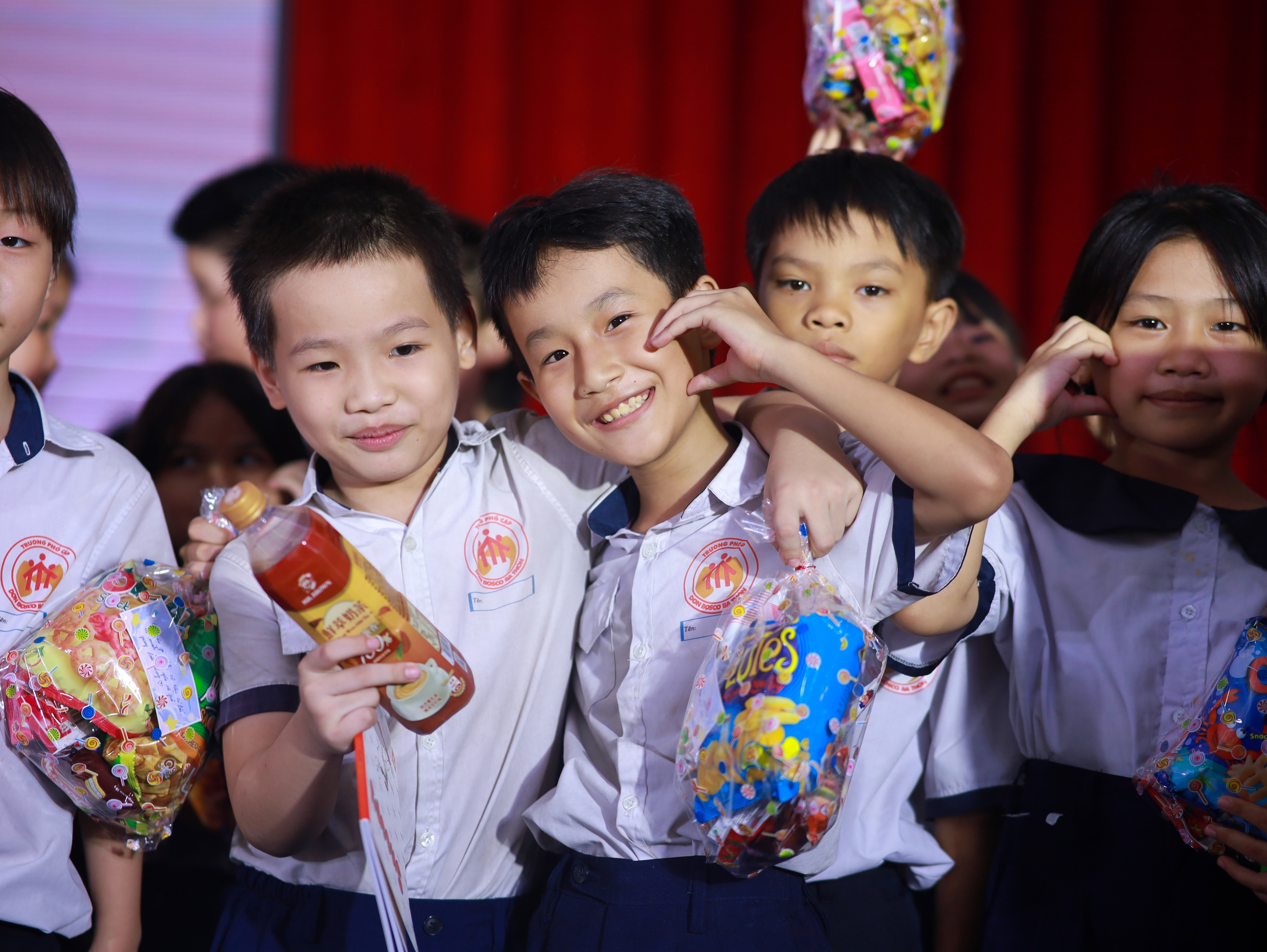 Phép màu từ sân khấu nhỏ - Ảnh 1.