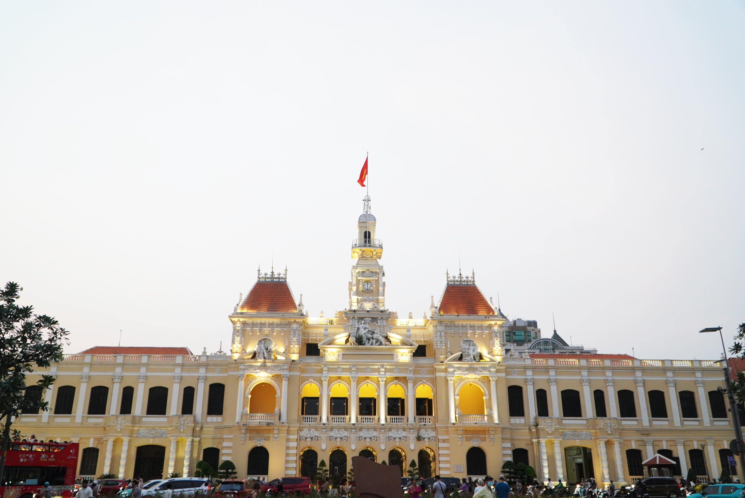 TPHCM siết các đoàn đi nước ngoài bằng ngân sách - Ảnh 1.
