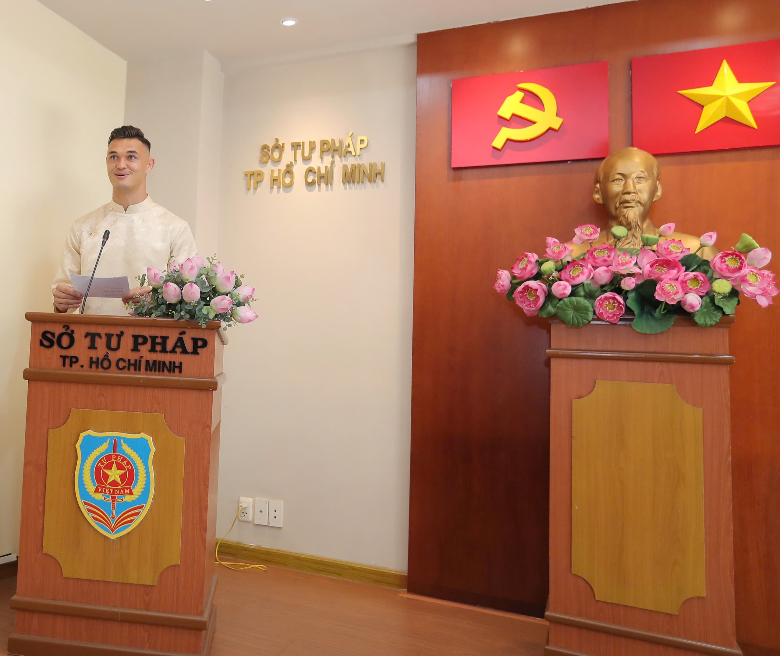 Khoa Ngô và Patrik Lê Giang chính thức nhập tịch, chờ HLV Kim Sang-sik gọi tên - Ảnh 3.