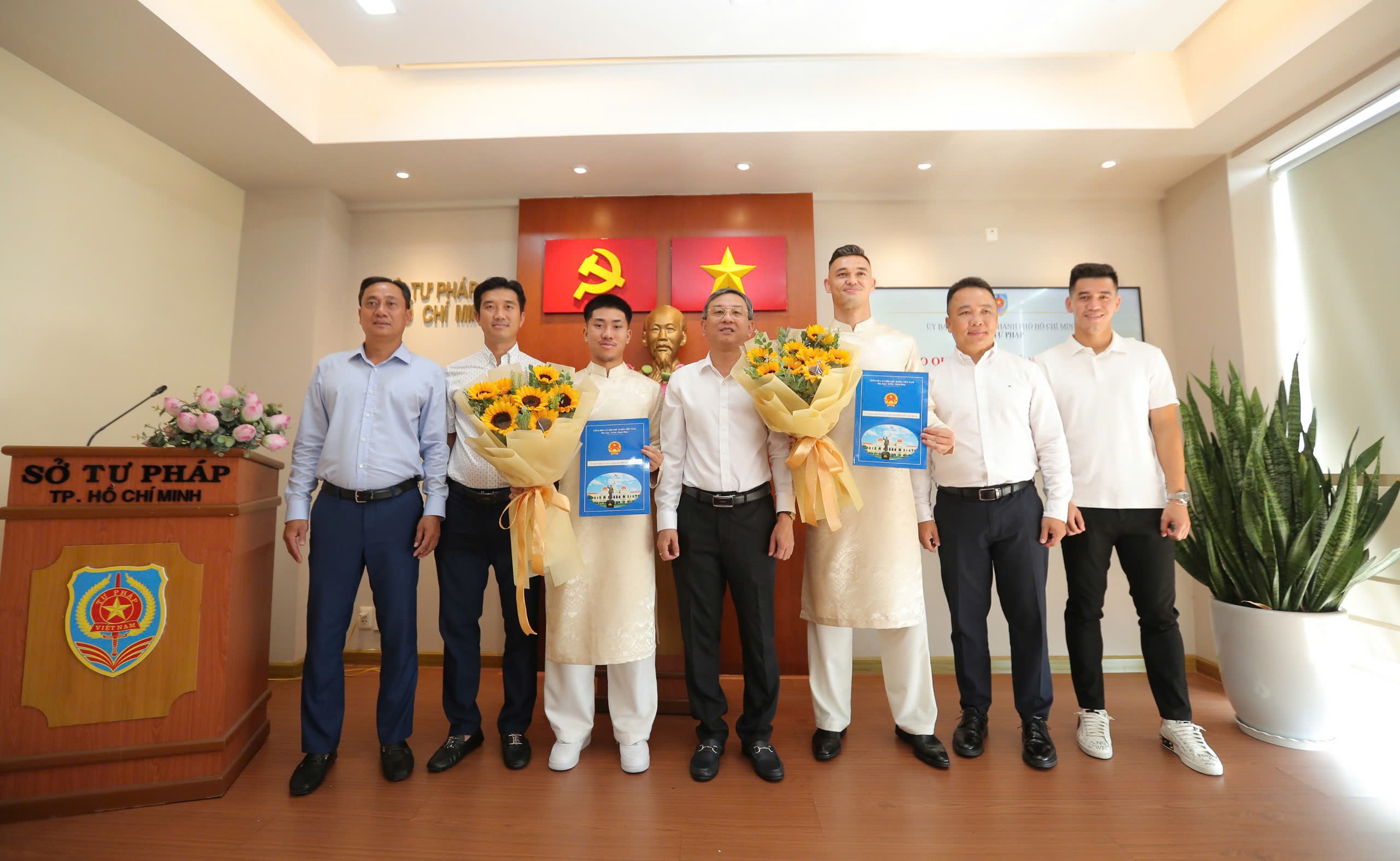 Khoa Ngô và Patrik Lê Giang chính thức nhập tịch, chờ HLV Kim Sang-sik gọi tên - Ảnh 6.