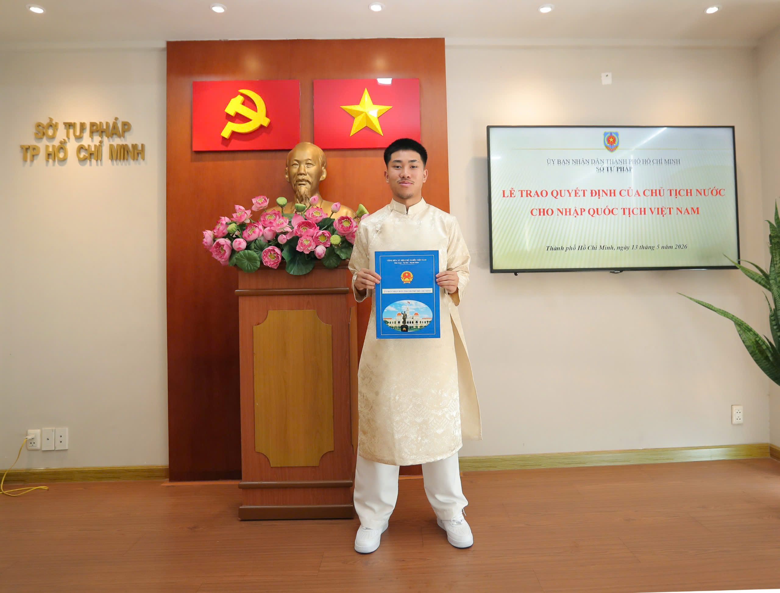 Khoa Ngô và Patrik Lê Giang chính thức nhập tịch, chờ HLV Kim Sang-sik gọi tên - Ảnh 4.