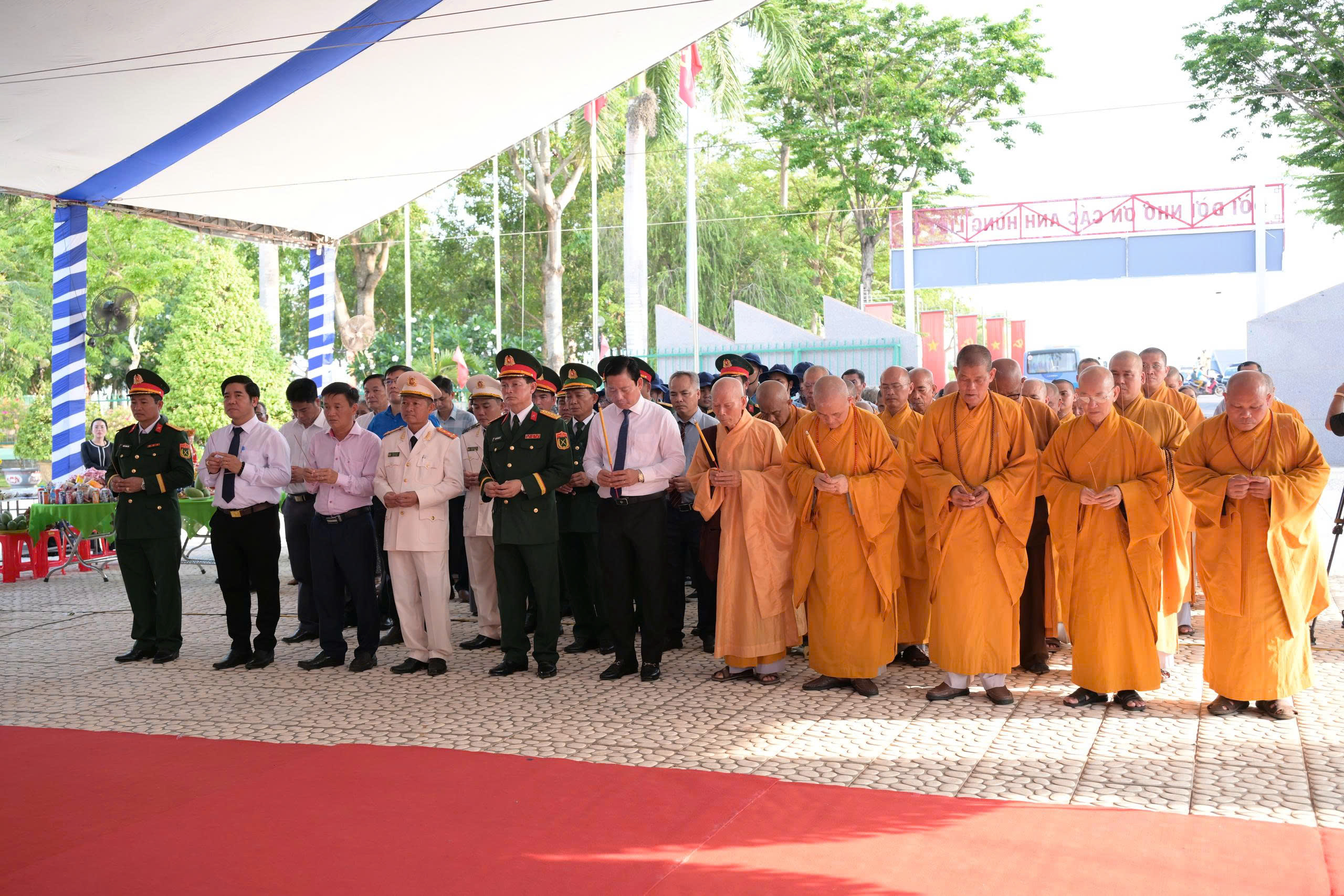 Lãnh đạo tỉnh Tây ninh phát biểu xúc động tại lễ đón 158 hài cốt liệt sĩ về từ Campuchia - Ảnh 8.