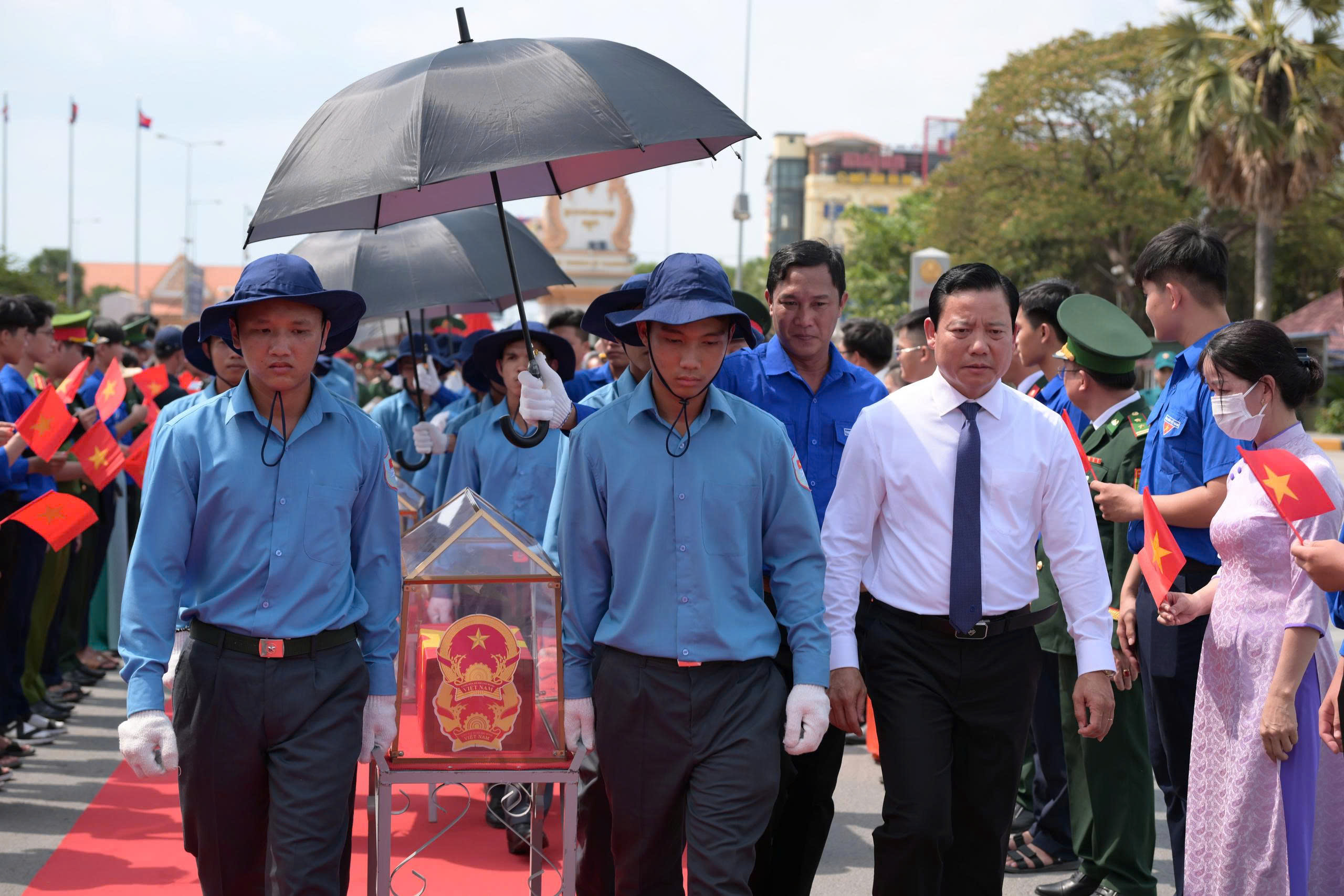 Lãnh đạo tỉnh Tây ninh phát biểu xúc động tại lễ đón 158 hài cốt liệt sĩ về từ Campuchia - Ảnh 2.