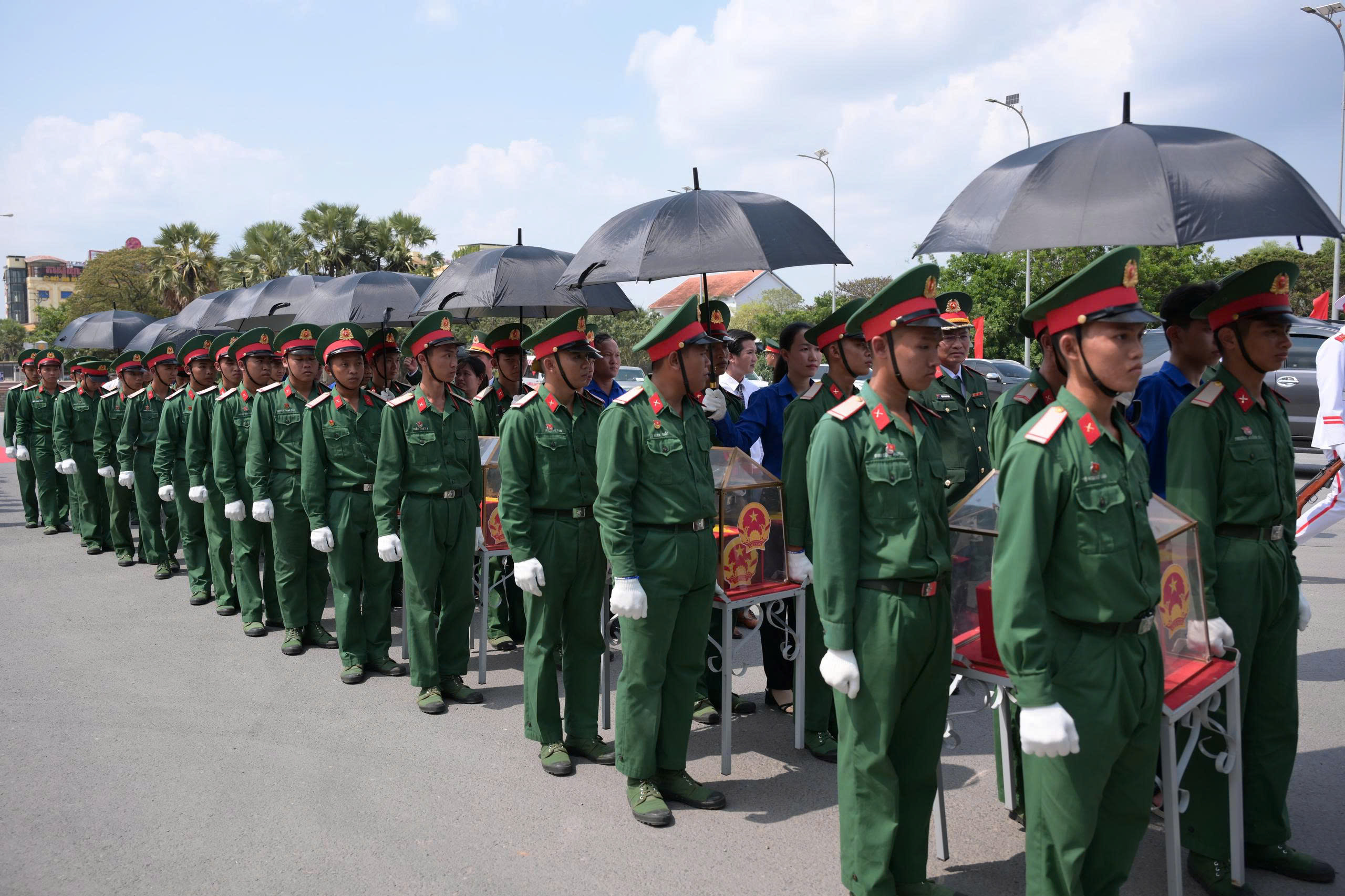 Lãnh đạo tỉnh Tây ninh phát biểu xúc động tại lễ đón 158 hài cốt liệt sĩ về từ Campuchia - Ảnh 11.
