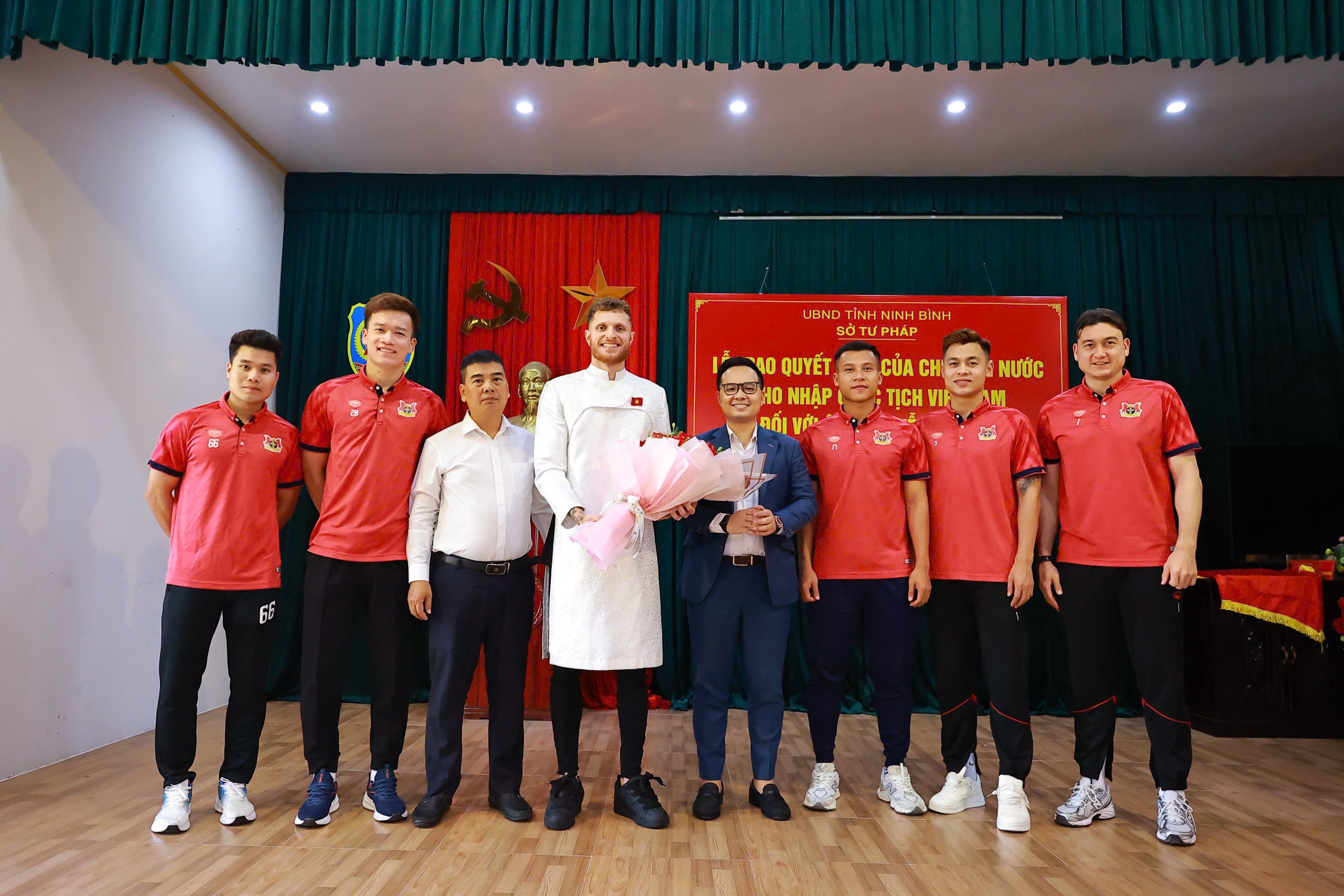 Khoa Ngô và Patrik Lê Giang chính thức nhập tịch, chờ HLV Kim Sang-sik gọi tên - Ảnh 7.