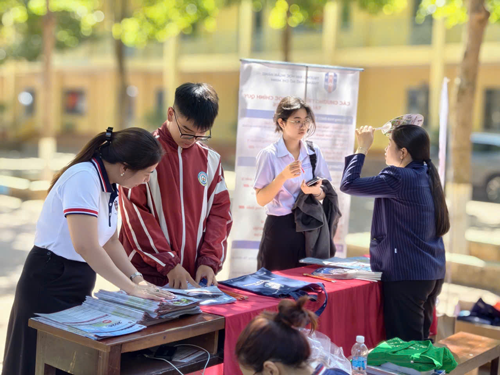 H&agrave;ng loạt trường đại học tăng học ph&iacute; - Ảnh 1.