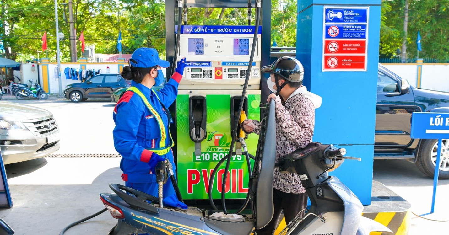 Gần 1.000 cửa hàng xăng dầu PVOIL đã sẵn sàng kinh doanh xăng E10