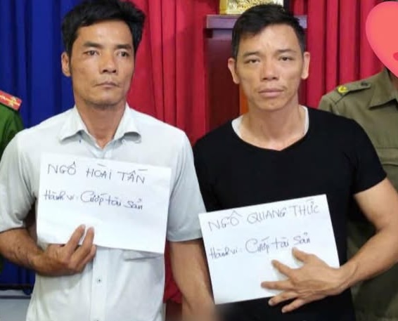 C&ocirc;ng an TPHCM bắt 2 người x&ocirc;ng v&agrave;o nh&agrave; cướp t&agrave;i sản để siết nợ - Ảnh 1.