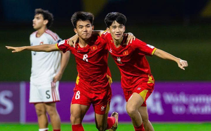 Ngạc nhi&ecirc;n đến th&uacute; vị với U17 Việt Nam