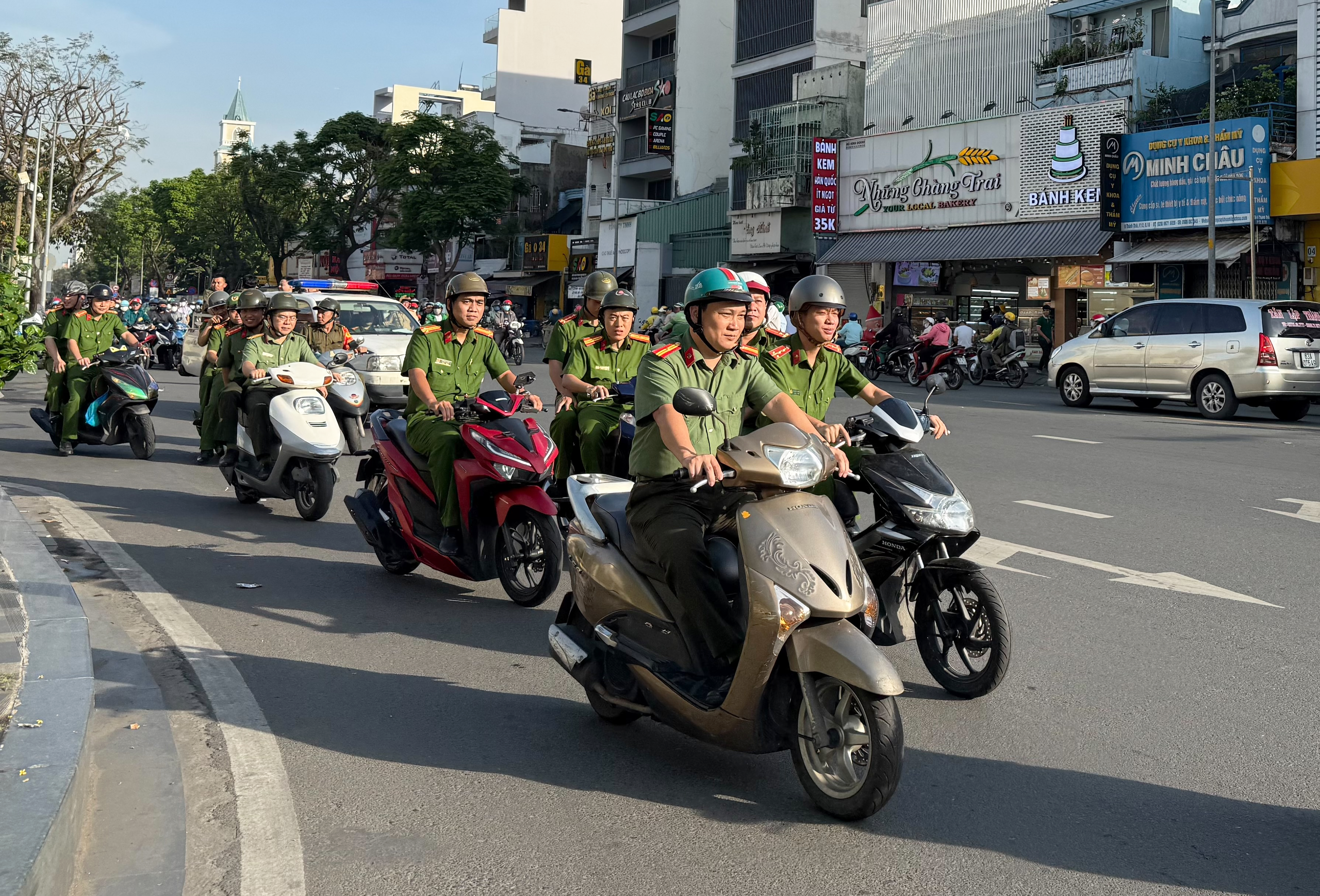 TPHCM: Đề xuất hỗ trợ mỗi Công an cấp phường 5 triệu đồng/tháng - Ảnh 1.