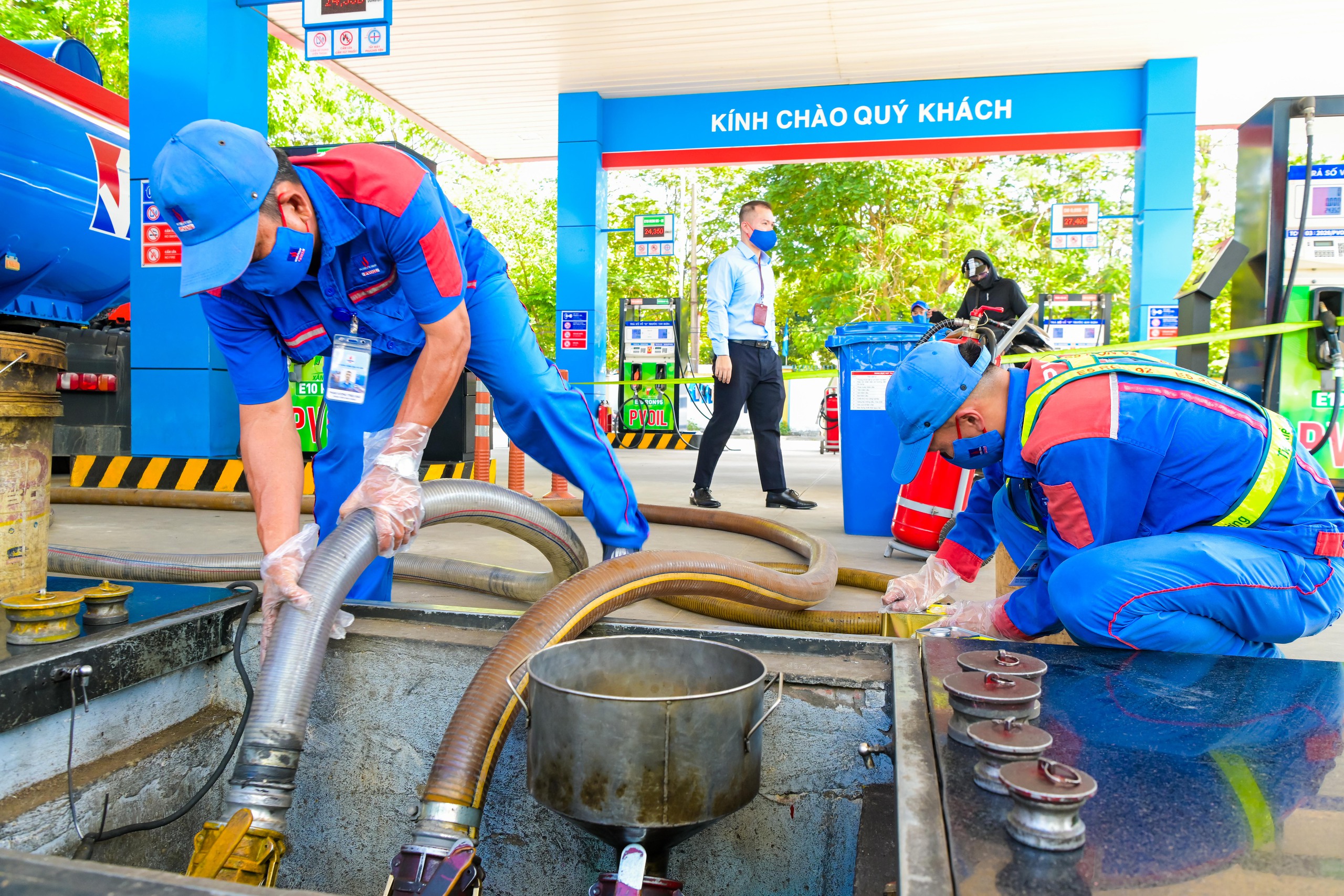 Bộ Công Thương kiểm soát chất lượng xăng E10 ra thị trường năm 2026 - Ảnh 1. Bộ Công Thương kiểm soát chất lượng xăng E10 ra thị trường năm 2026 - Ảnh 1.