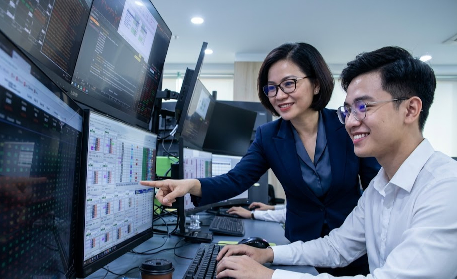 Sau phi&ecirc;n b&aacute;n th&aacute;o, VN-Index "bật dậy" đầy bất ngờ - Ảnh 1.