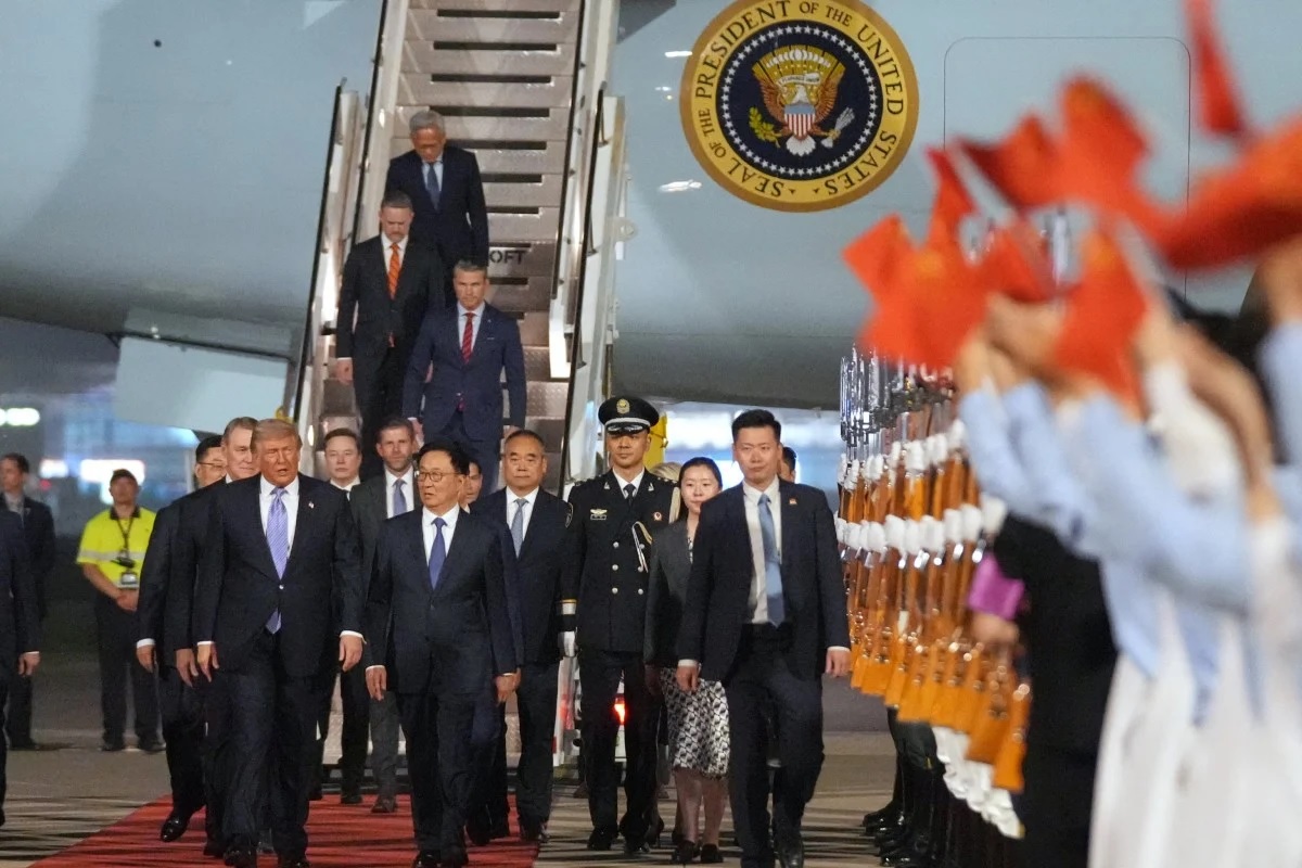 Phái đoàn “ngàn tỉ đô” của Tổng thống Donald Trump tiến vào Bắc Kinh - Ảnh 2.