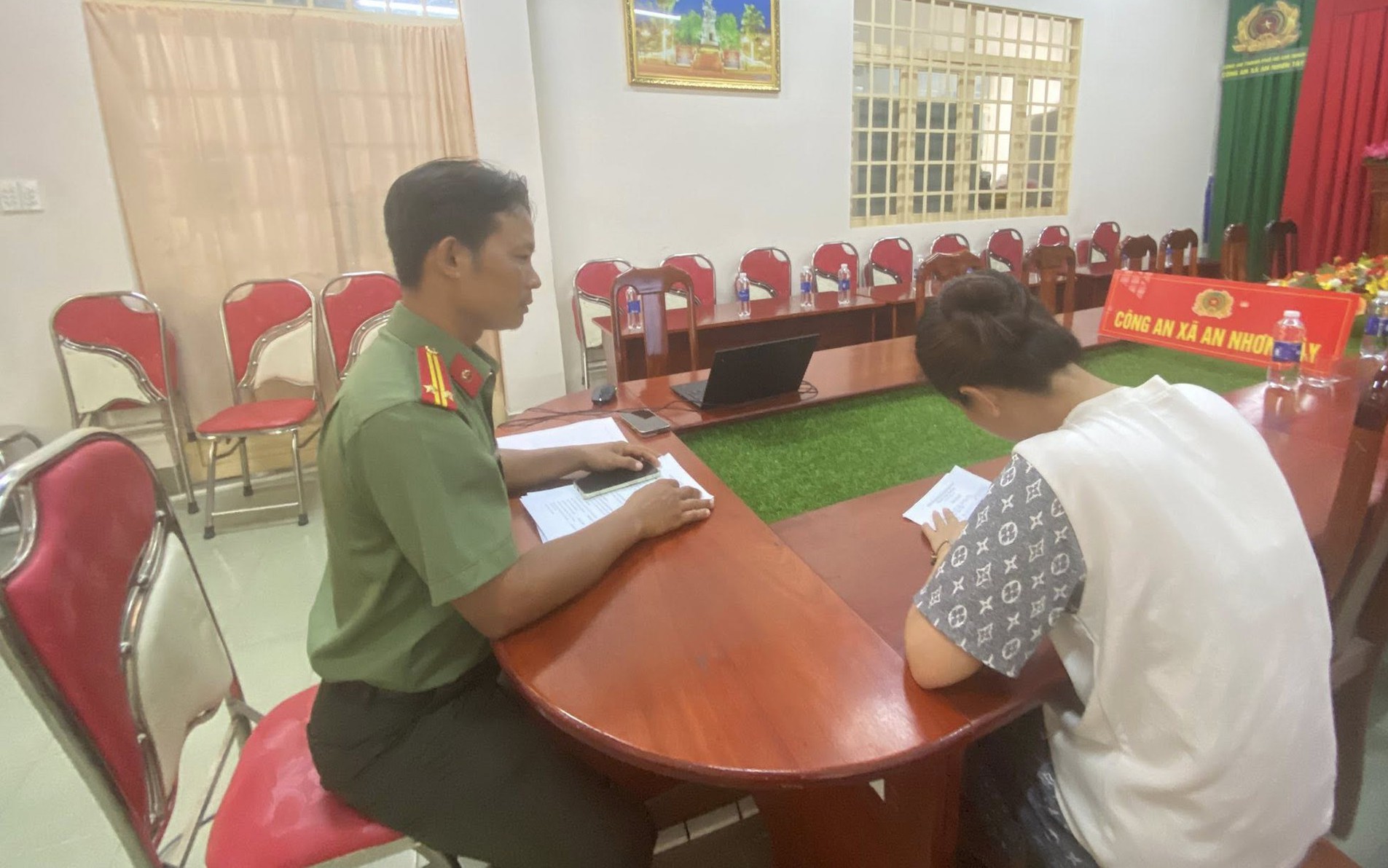 Cao điểm ra qu&acirc;n 45 ng&agrave;y, C&ocirc;ng an TPHCM xử phạt rất nhiều người - Ảnh 3.