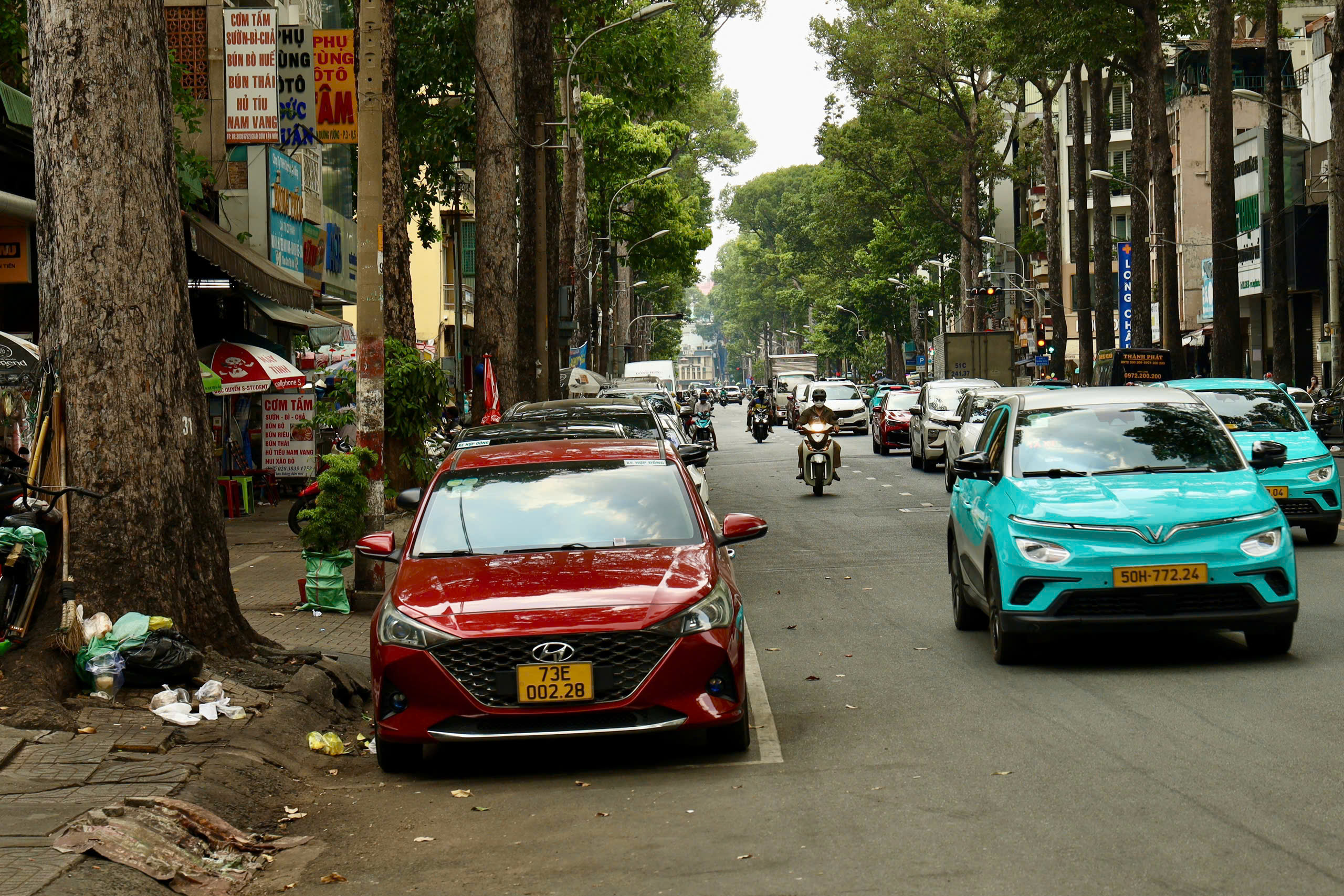 Hiện trạng phường đầu tiên ở TPHCM chuẩn bị thu phí vỉa hè số - Ảnh 1.