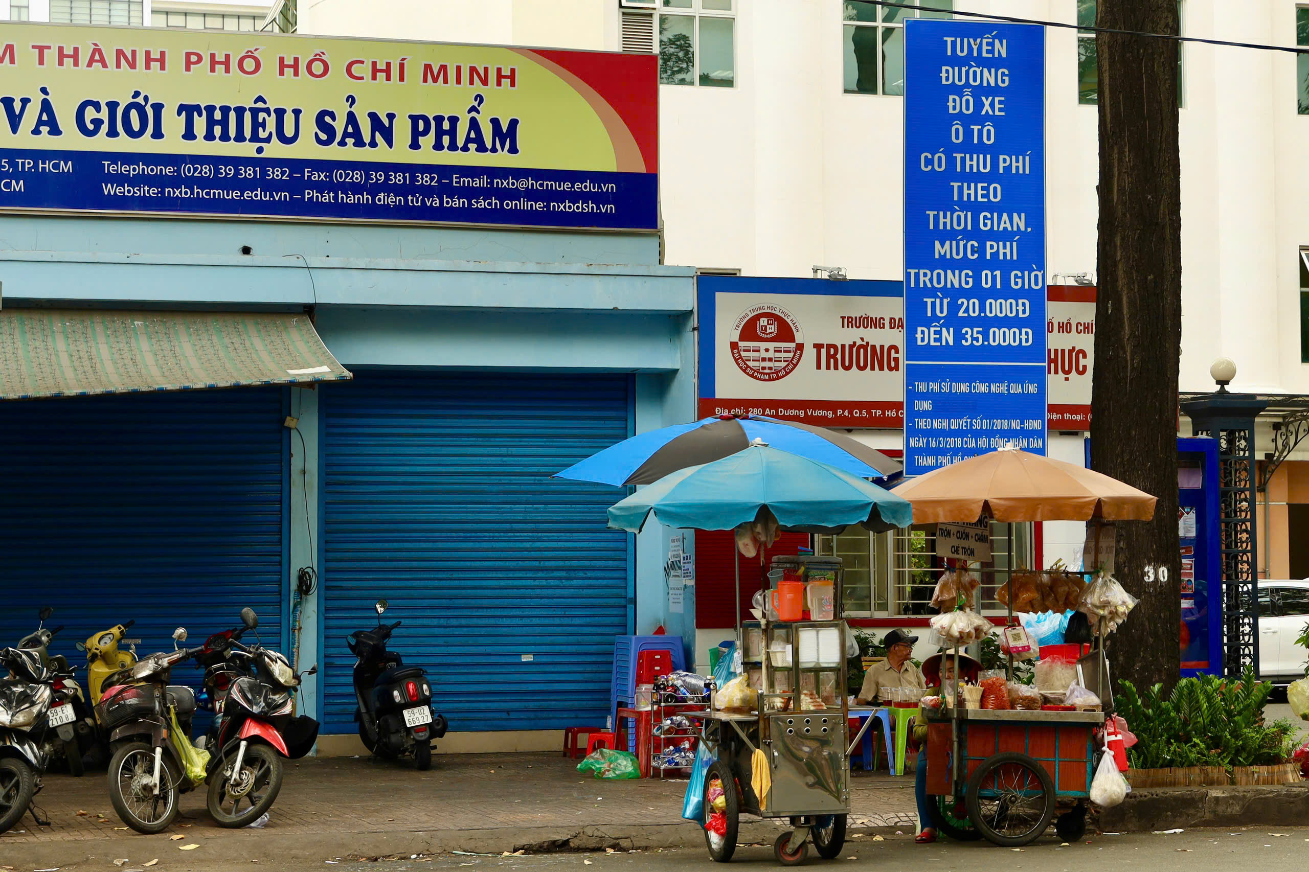 Hiện trạng phường đầu tiên ở TPHCM chuẩn bị thu phí vỉa hè số - Ảnh 3.