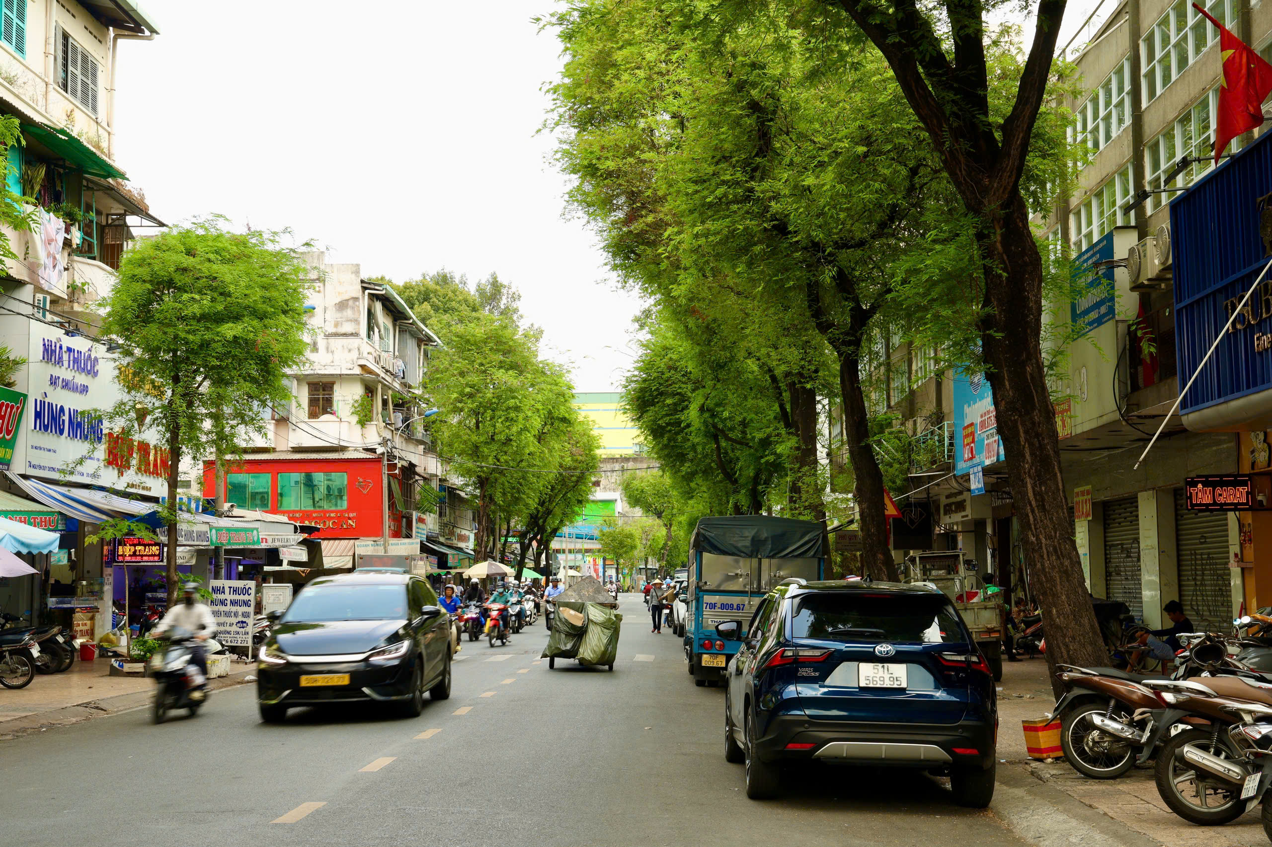 Hiện trạng phường đầu tiên ở TPHCM chuẩn bị thu phí vỉa hè số - Ảnh 11.