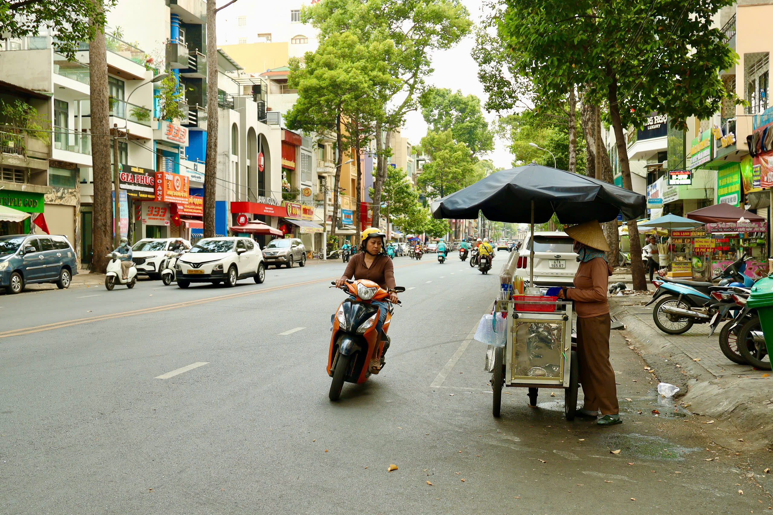 Hiện trạng phường đầu tiên ở TPHCM chuẩn bị thu phí vỉa hè số - Ảnh 6.