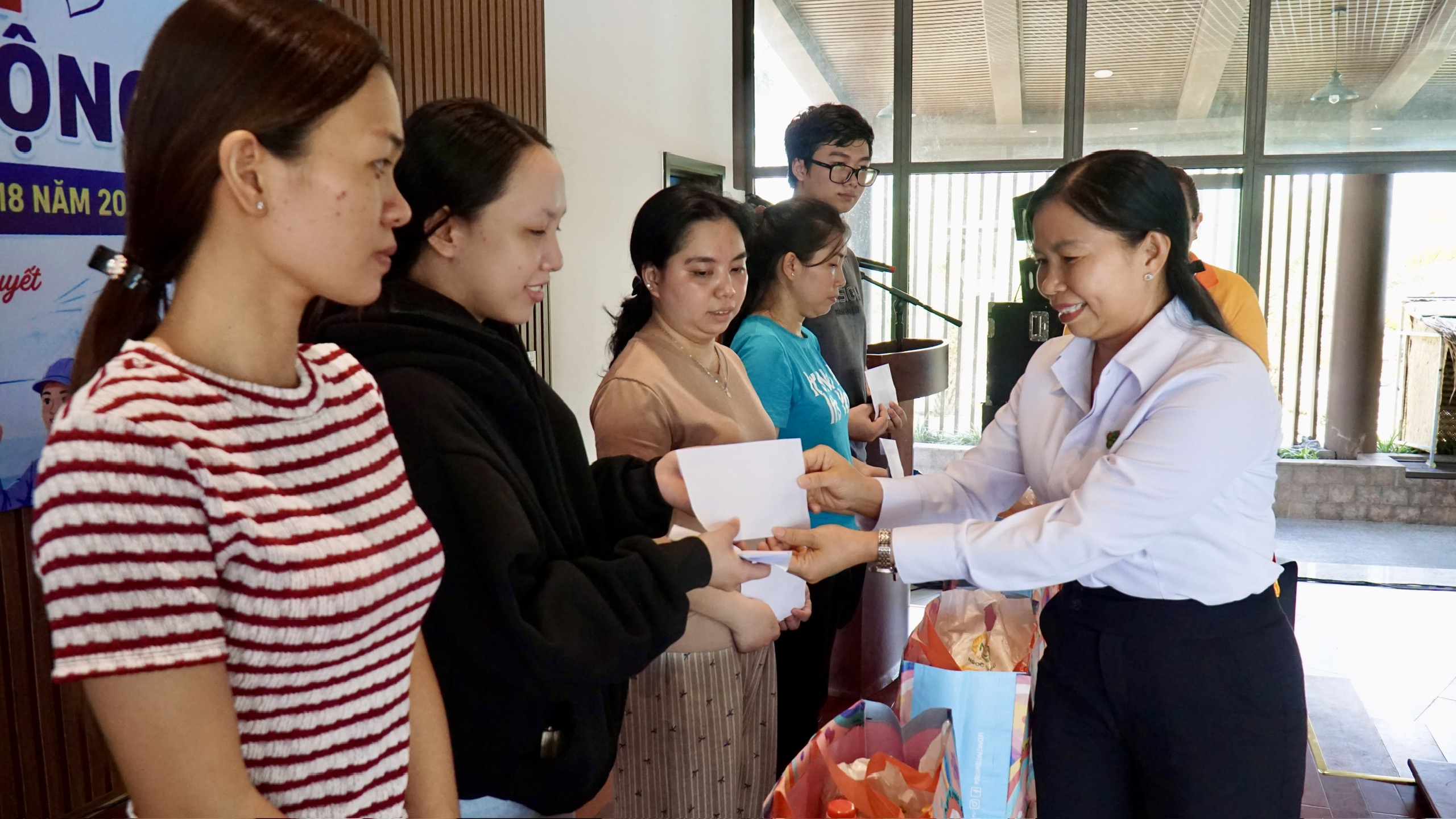Xã Bình Lợi, TPHCM: Tri ân người lao động bằng những hoạt động thiết thực, nghĩa tình - Ảnh 11.