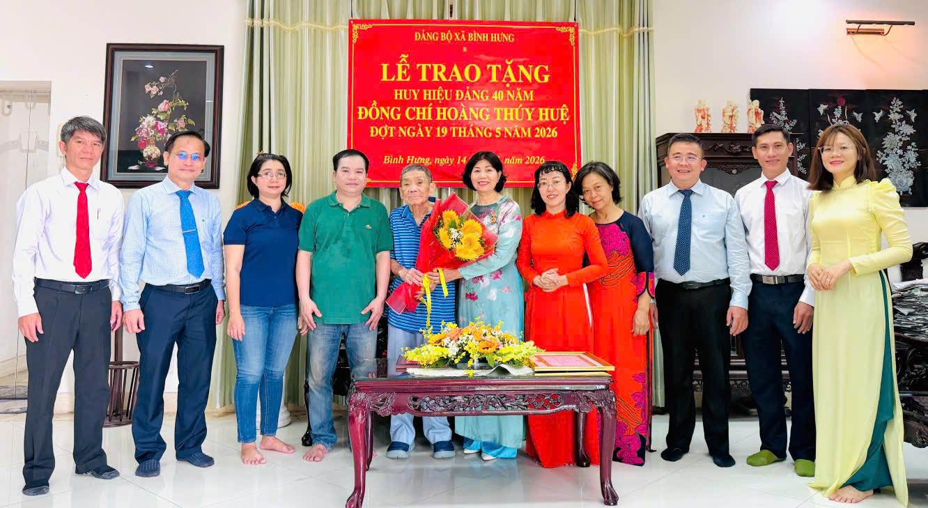 TPHCM: 31 đảng viên xã Bình Hưng nhận Huy hiệu Đảng - Ảnh 5.