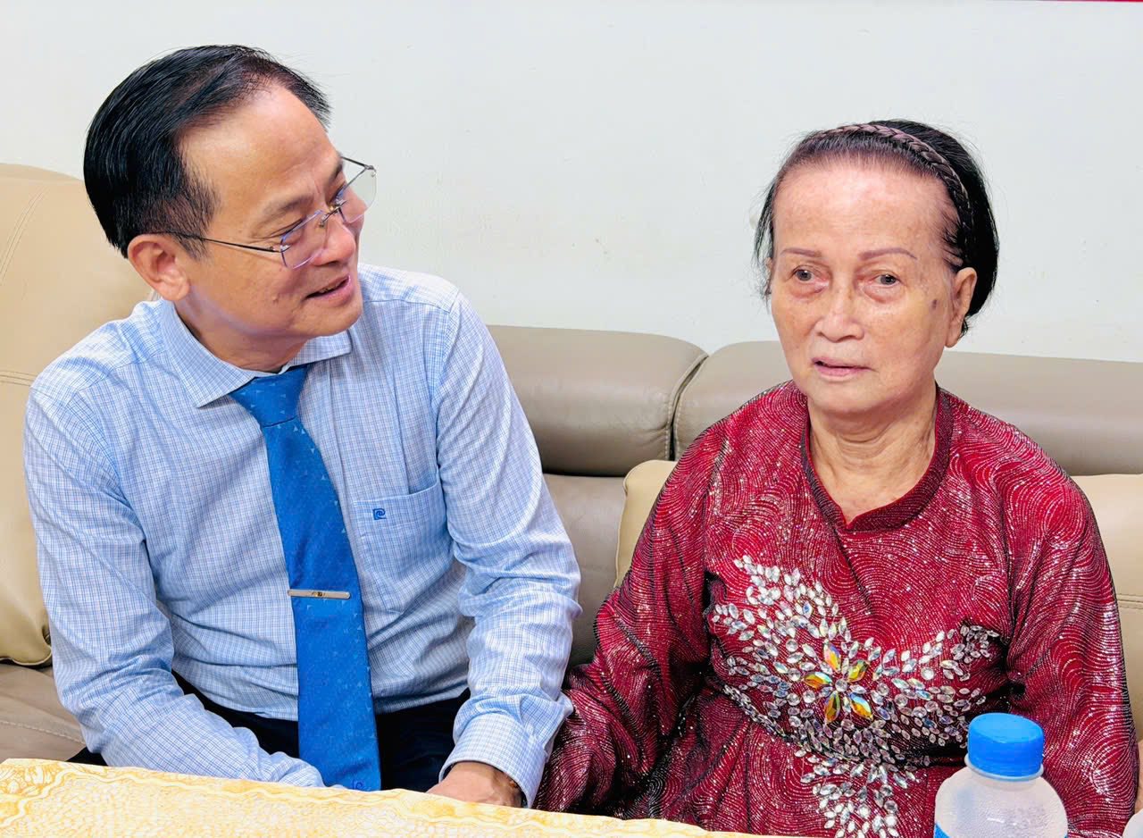 TPHCM: 31 đảng viên xã Bình Hưng nhận Huy hiệu Đảng - Ảnh 7.