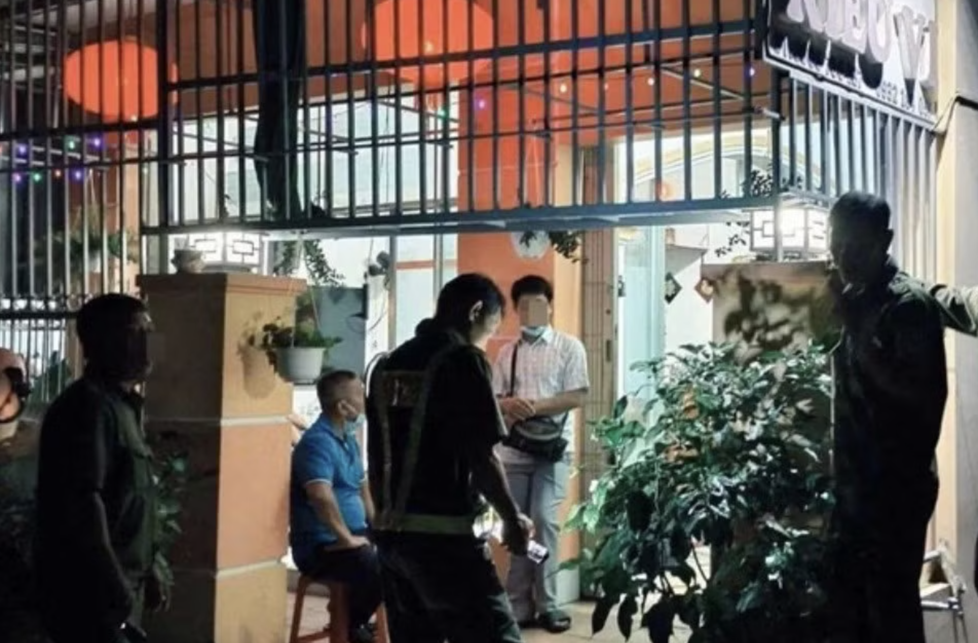 Ra quyết định truy tìm nghi phạm giết người tại nhà nghỉ ở Ba Ngòi - Ảnh 2.
